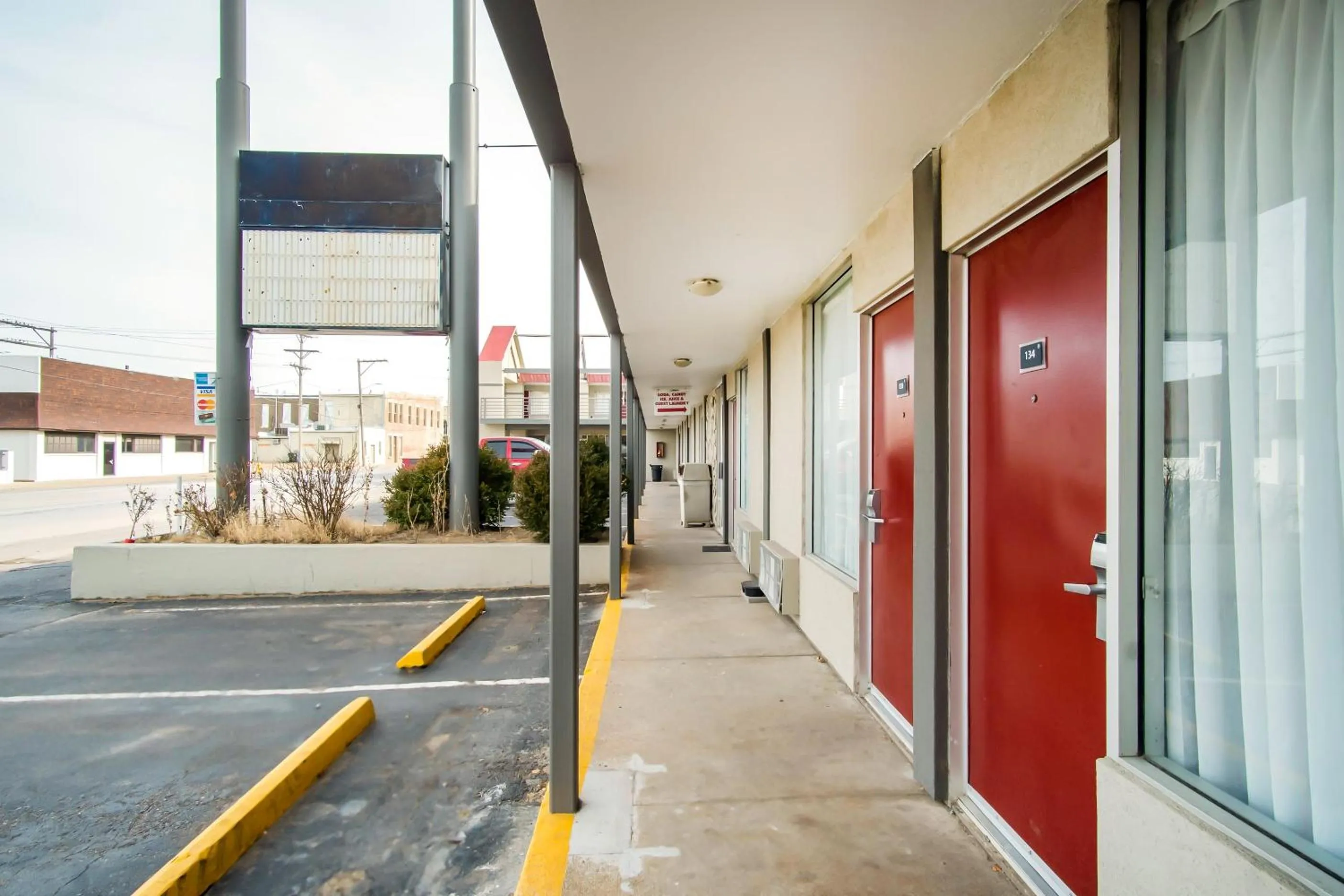 Lobby or reception in OYO Hotel Hutchinson West 4th Ave