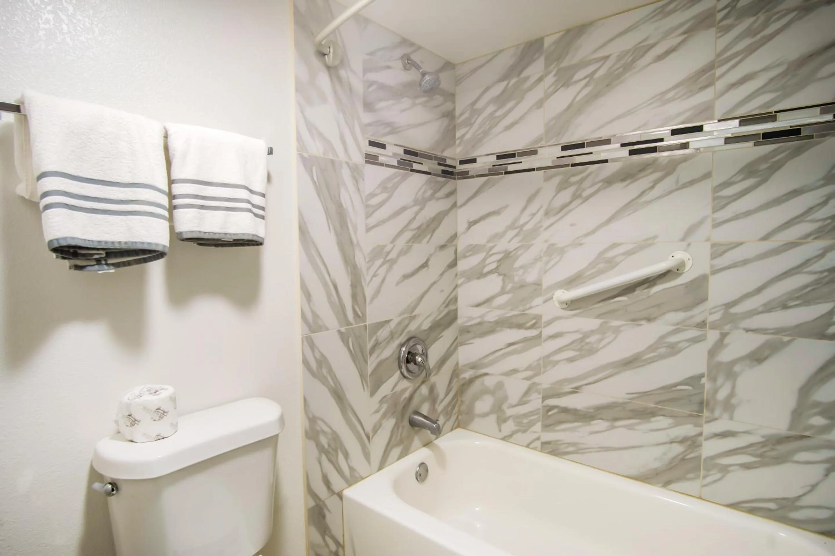 Bathroom in OYO Hotel Hutchinson West 4th Ave