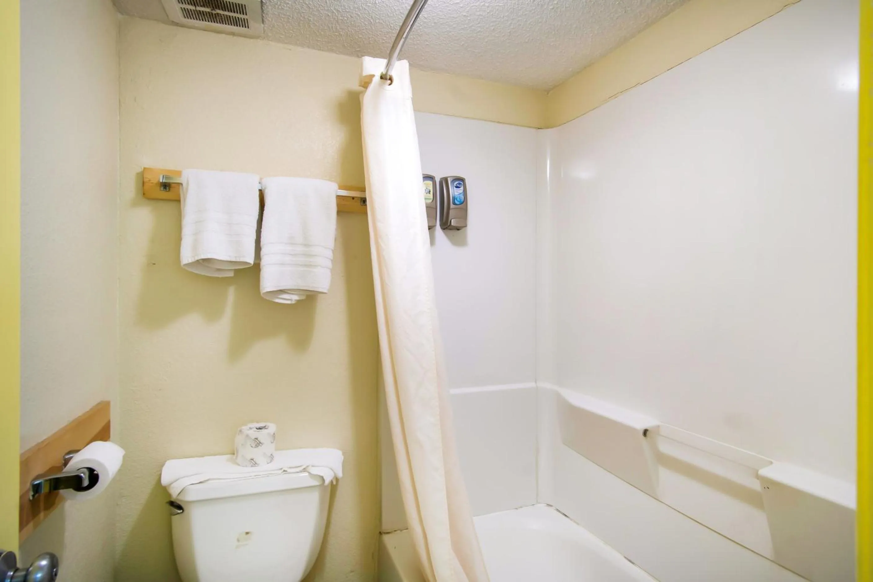 Bathroom in OYO Hotel Hutchinson West 4th Ave