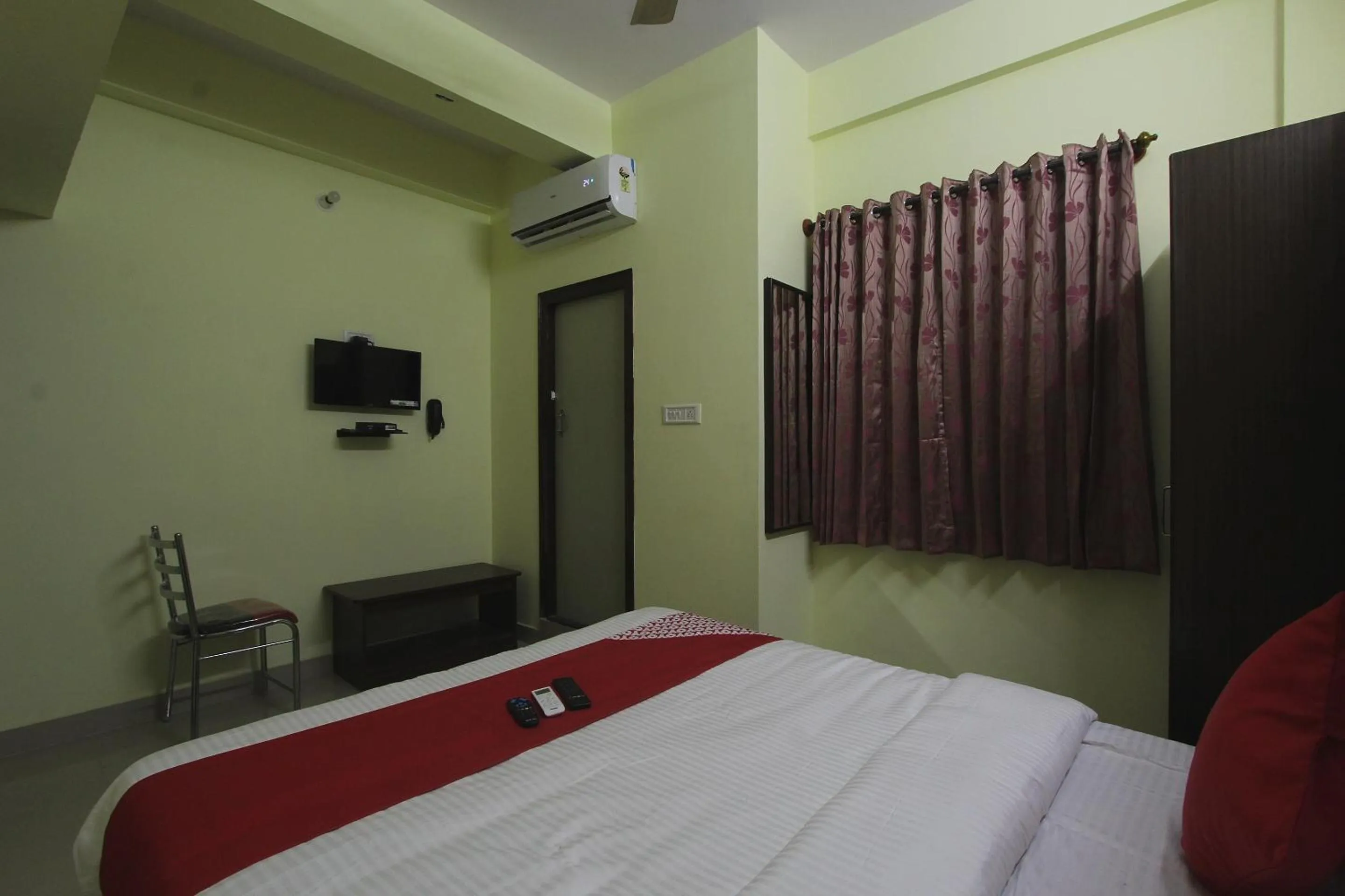 Bedroom, Bed in Super Hotel O V R Residency Near Sri Amruth Chithra Mandira