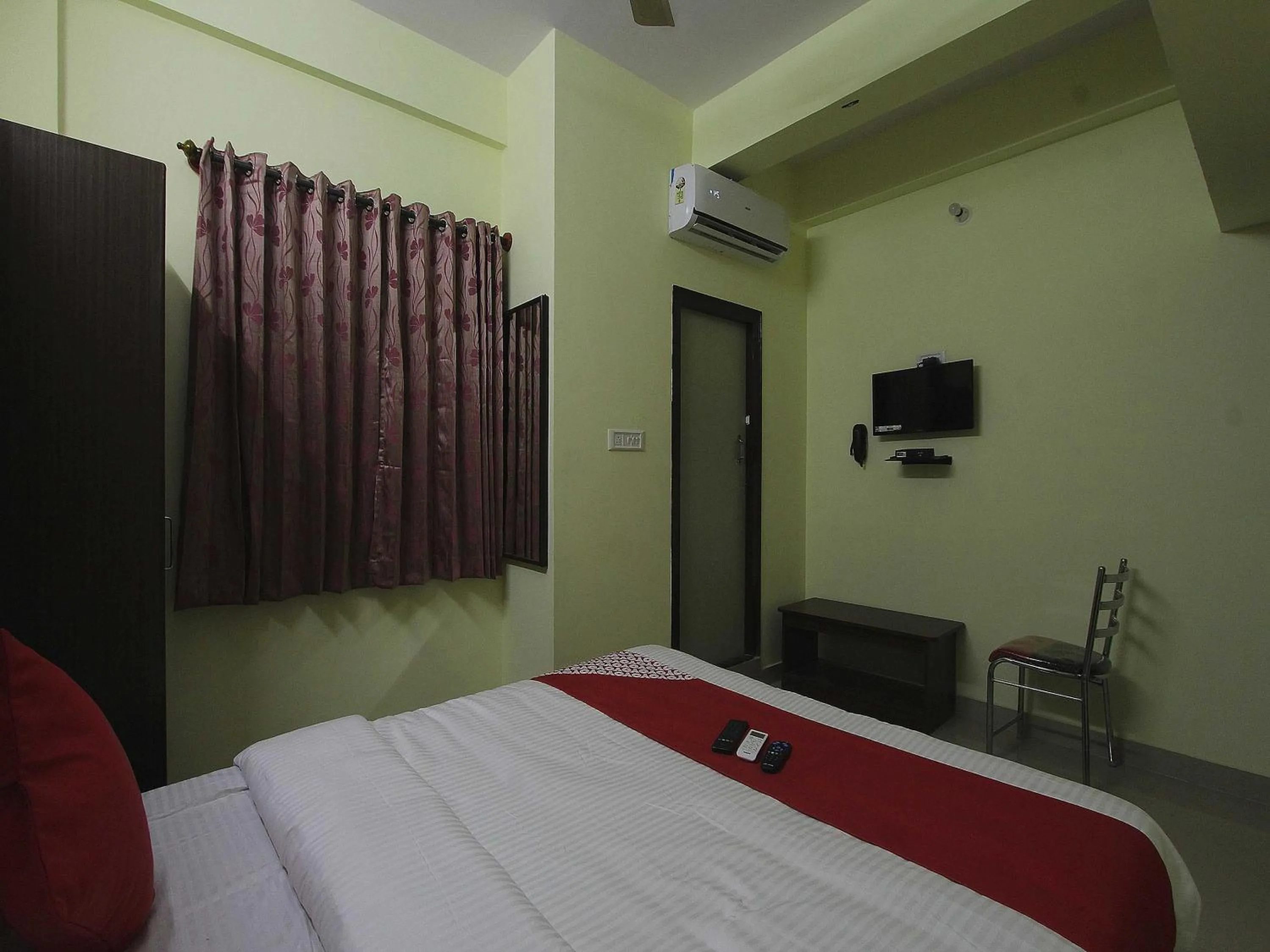 Bedroom, Bed in Super Hotel O V R Residency Near Sri Amruth Chithra Mandira