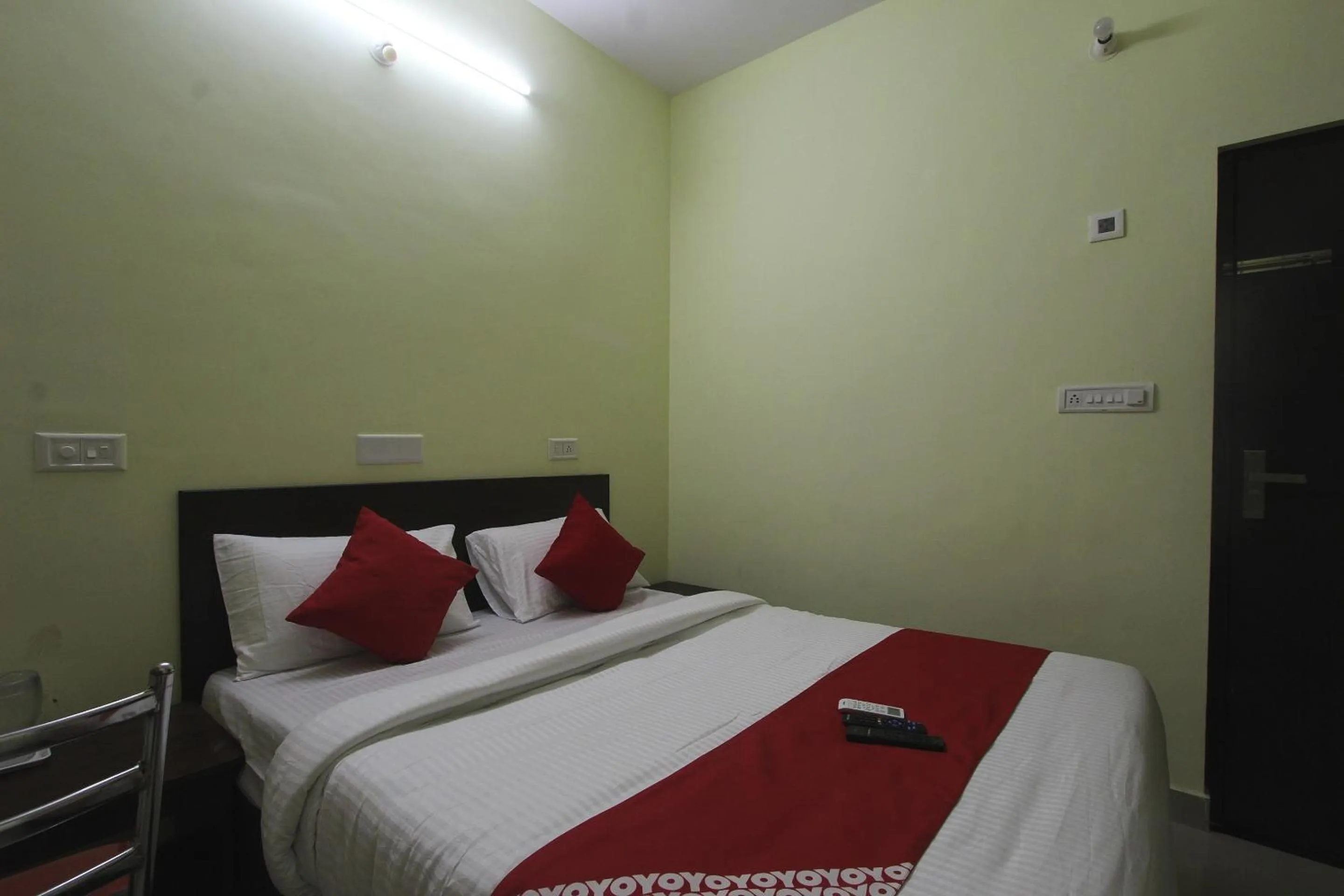 Bedroom, Bed in Super Hotel O V R Residency Near Sri Amruth Chithra Mandira