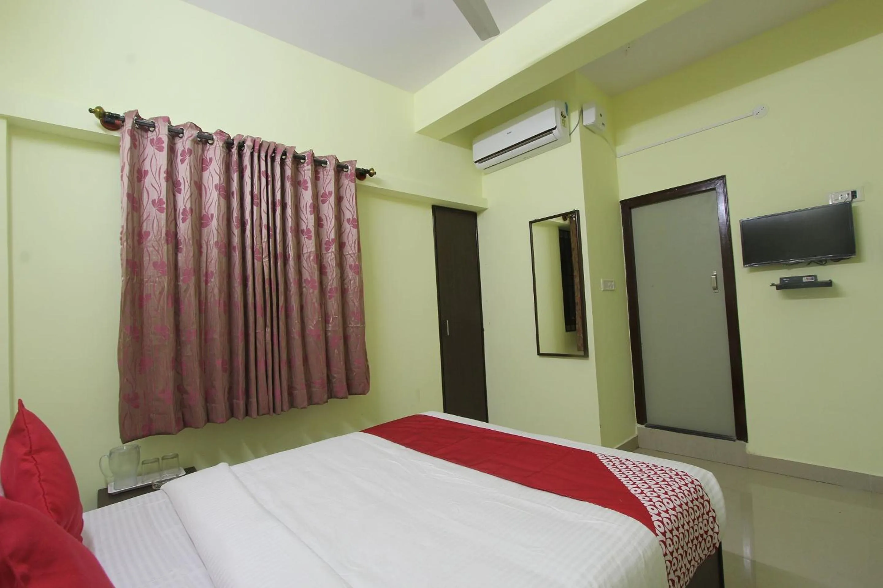 Bedroom, Bed in Super Hotel O V R Residency Near Sri Amruth Chithra Mandira