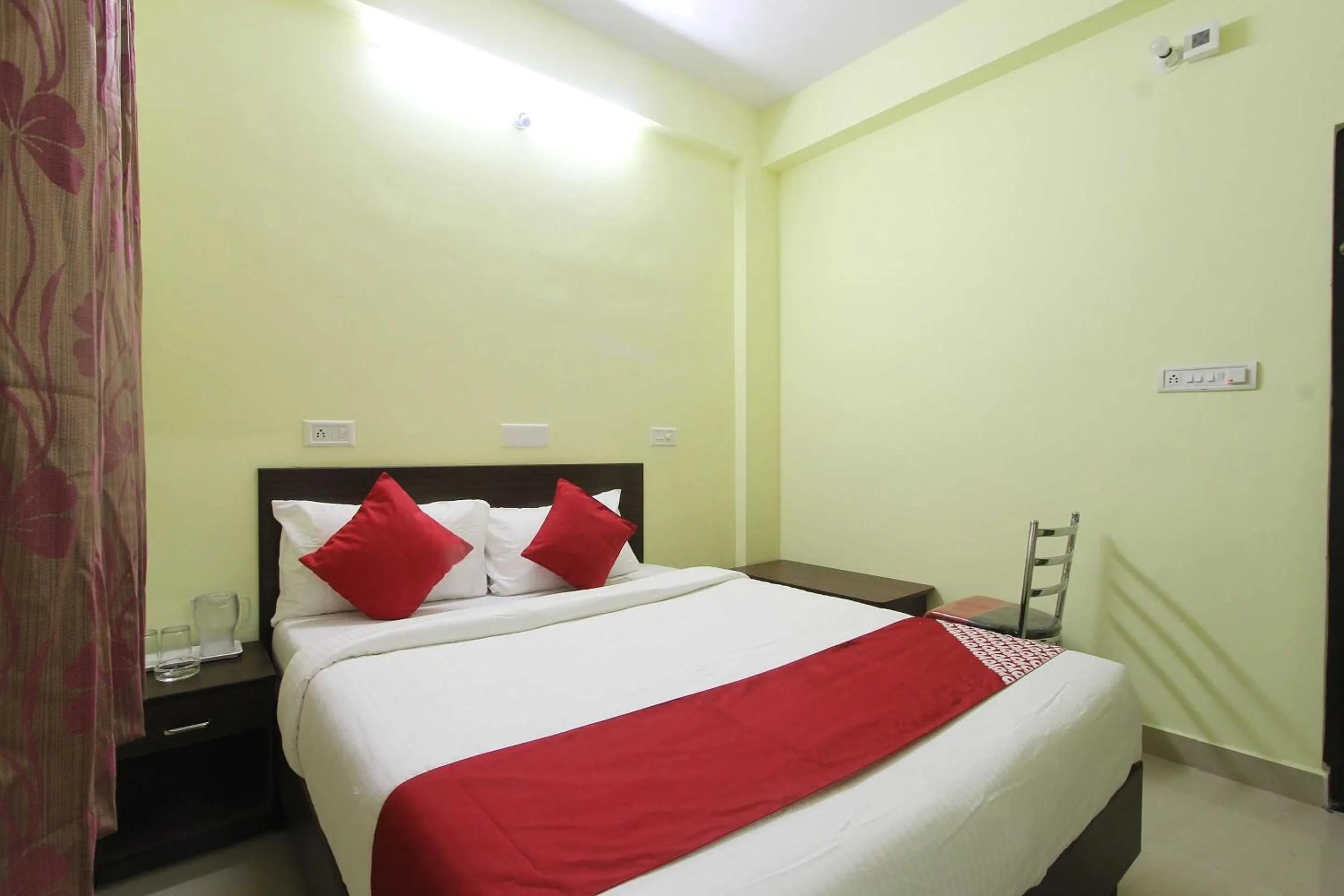 Bedroom, Bed in Super Hotel O V R Residency Near Sri Amruth Chithra Mandira