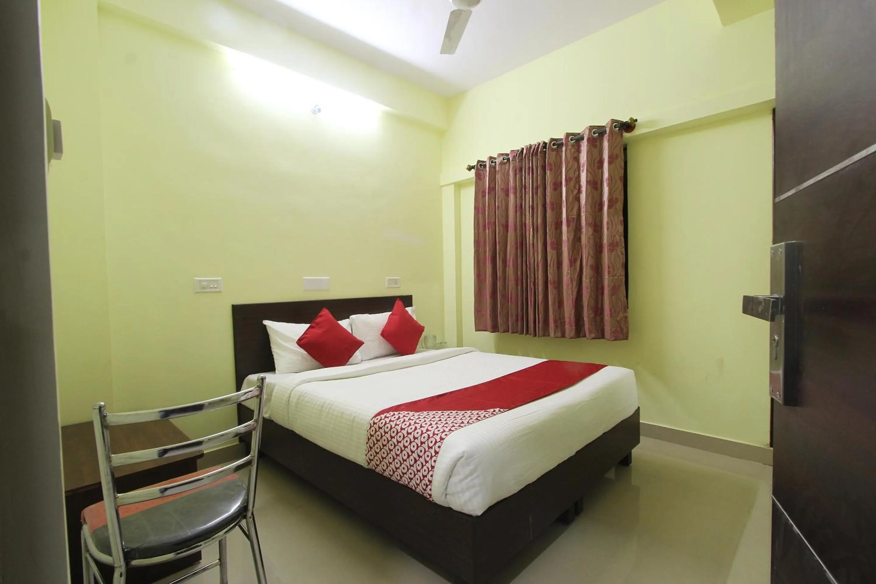 Bedroom, Bed in Super Hotel O V R Residency Near Sri Amruth Chithra Mandira