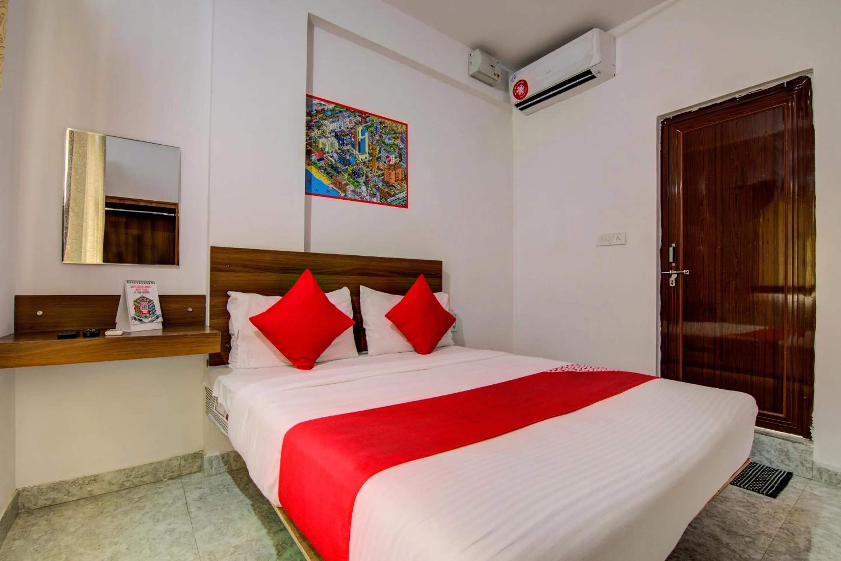 Bedroom, Bed in Super Hotel O Varcity Comforts Near St. John Medical College