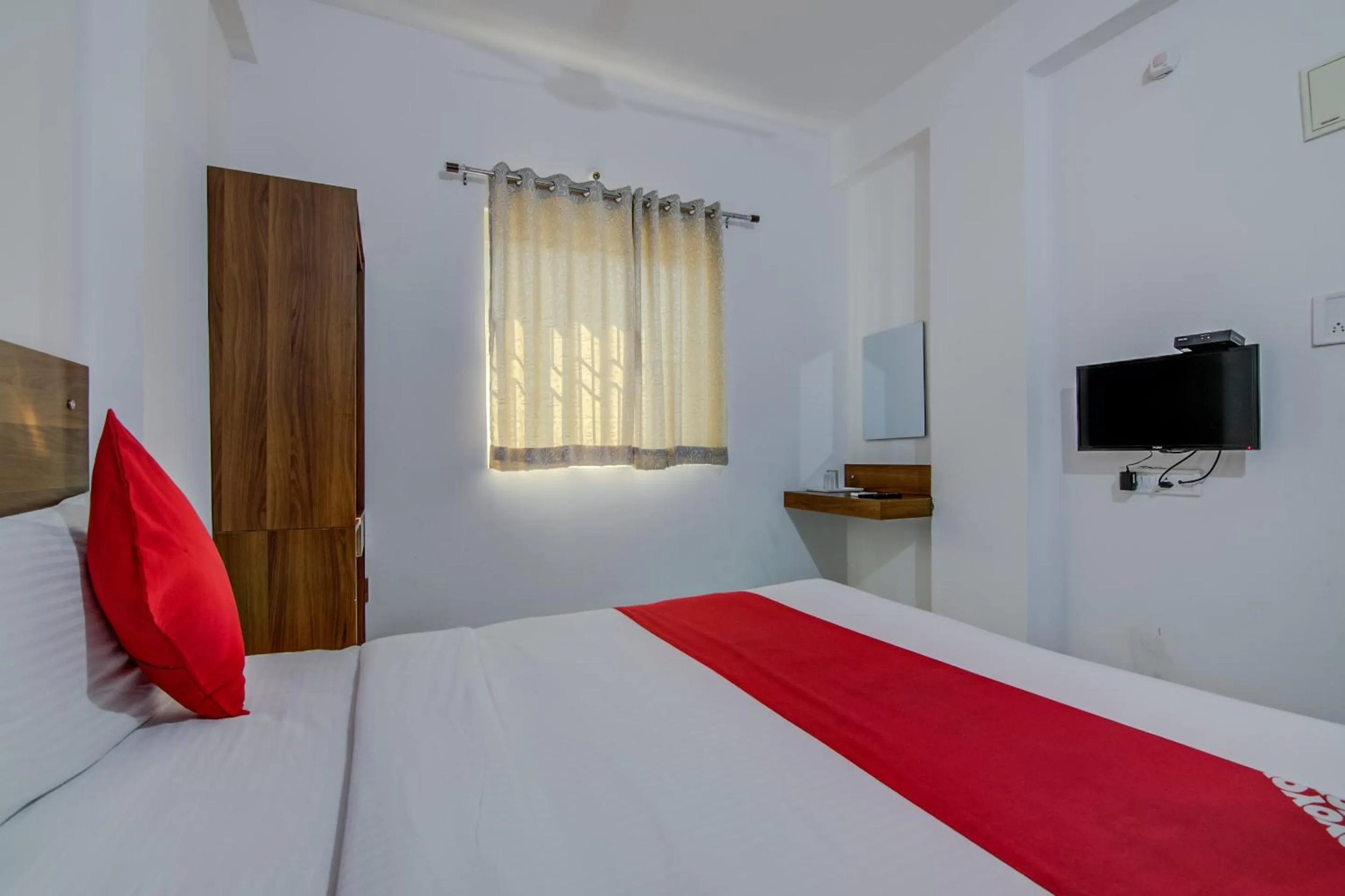 Bedroom, Bed in Super Hotel O Varcity Comforts Near St. John Medical College