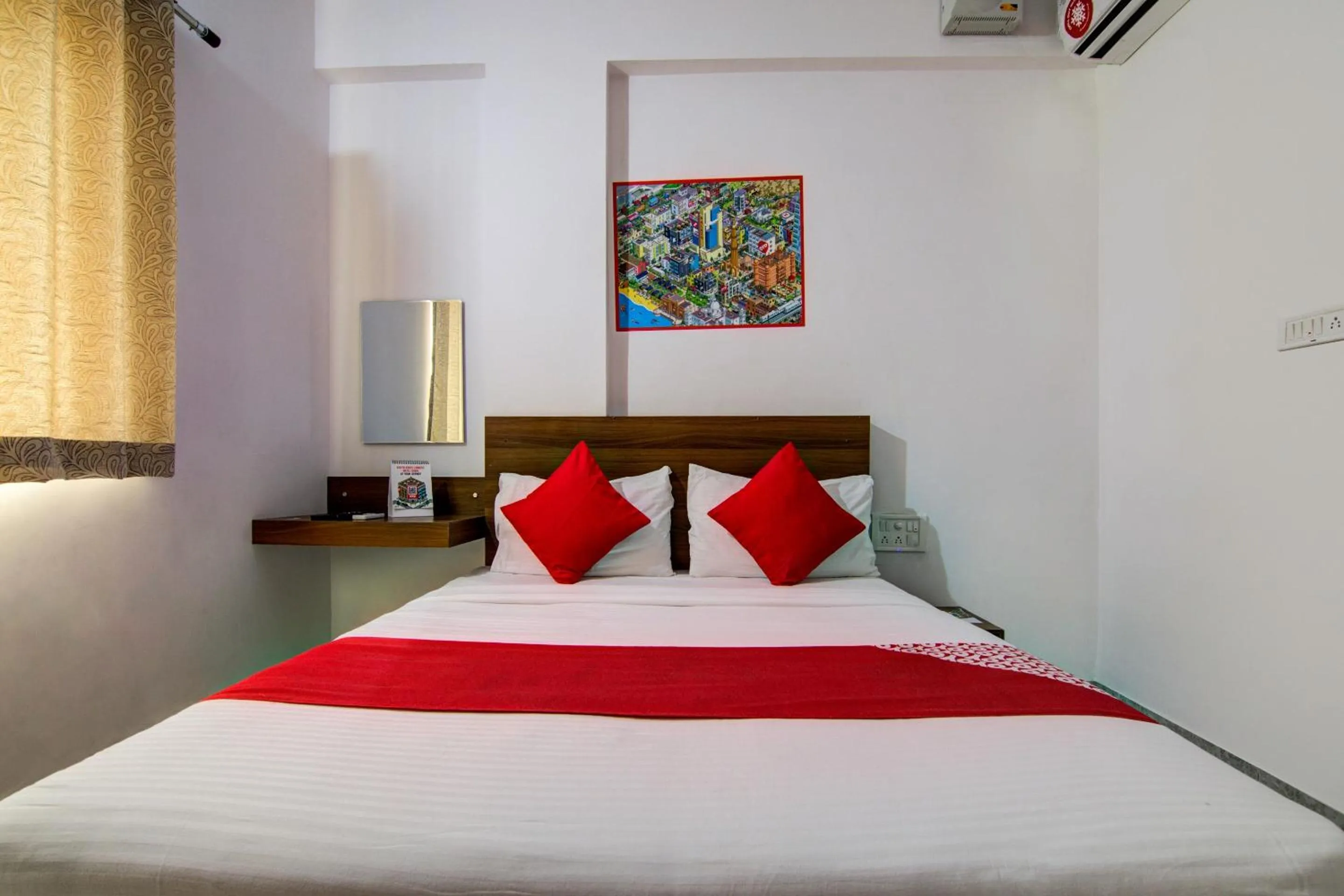 Bedroom, Bed in Super Hotel O Varcity Comforts Near St. John Medical College