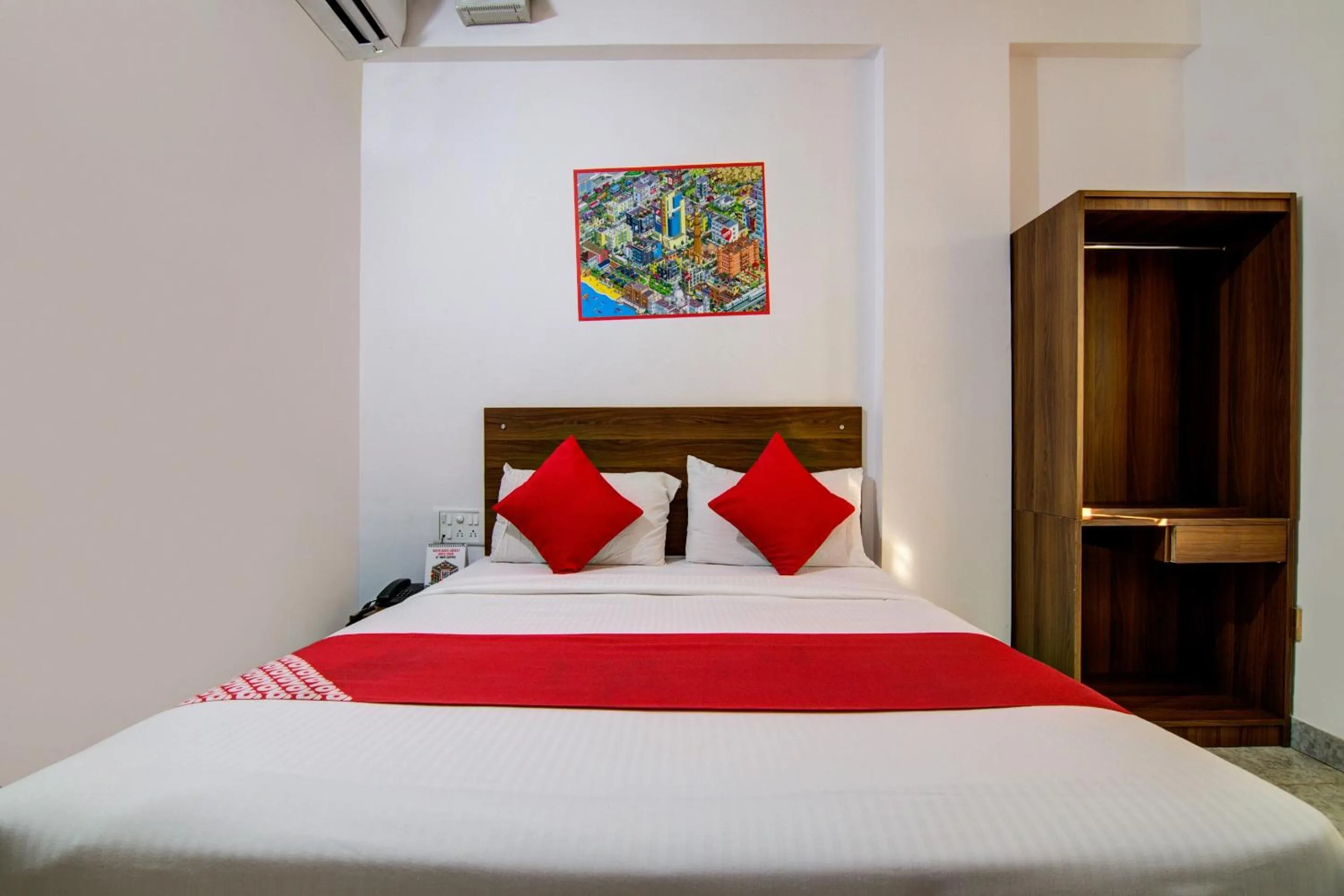 Bathroom, Bed in Super Hotel O Varcity Comforts Near St. John Medical College