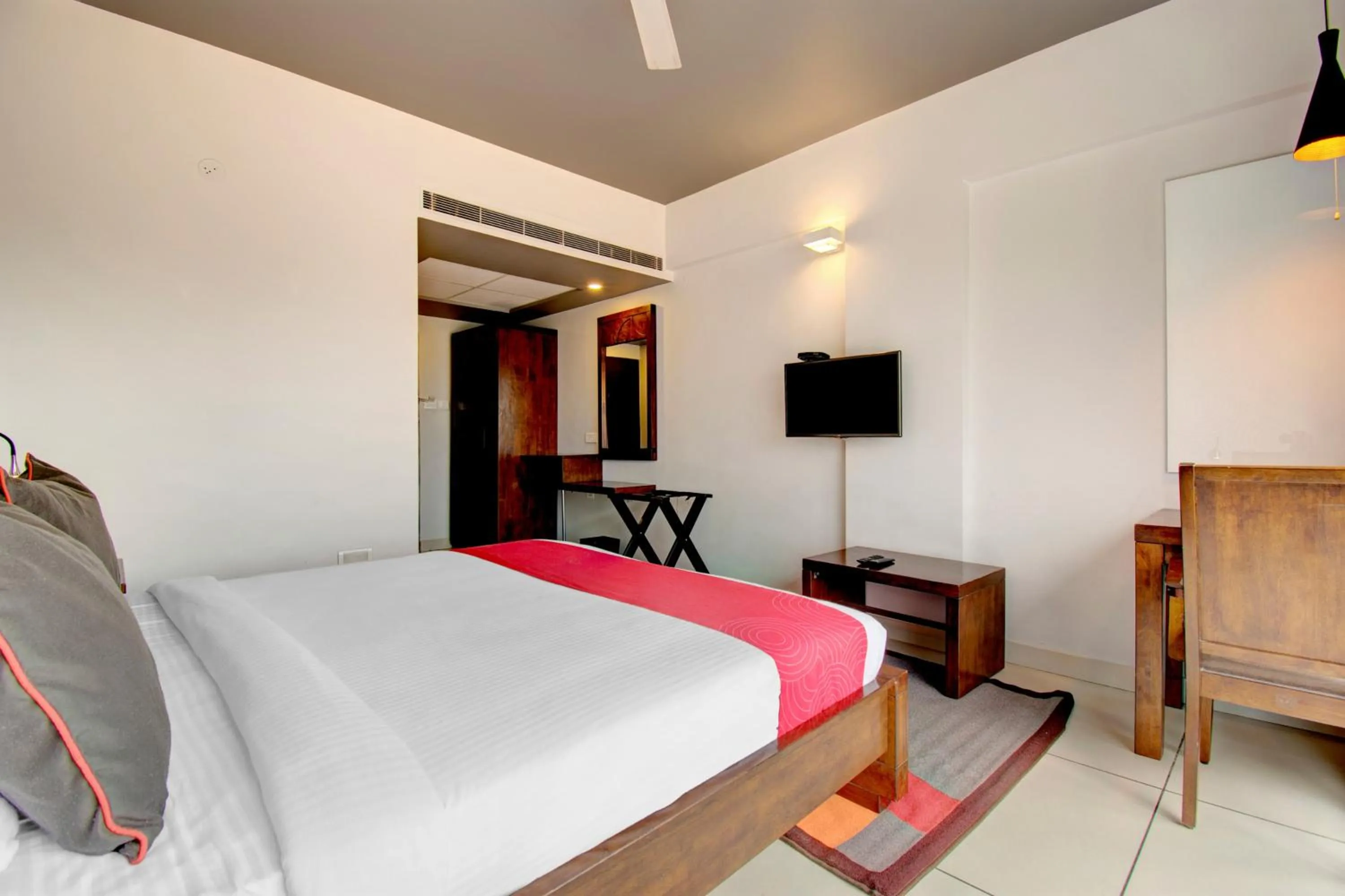 Bedroom, Bed in Super Townhouse Ulsoor