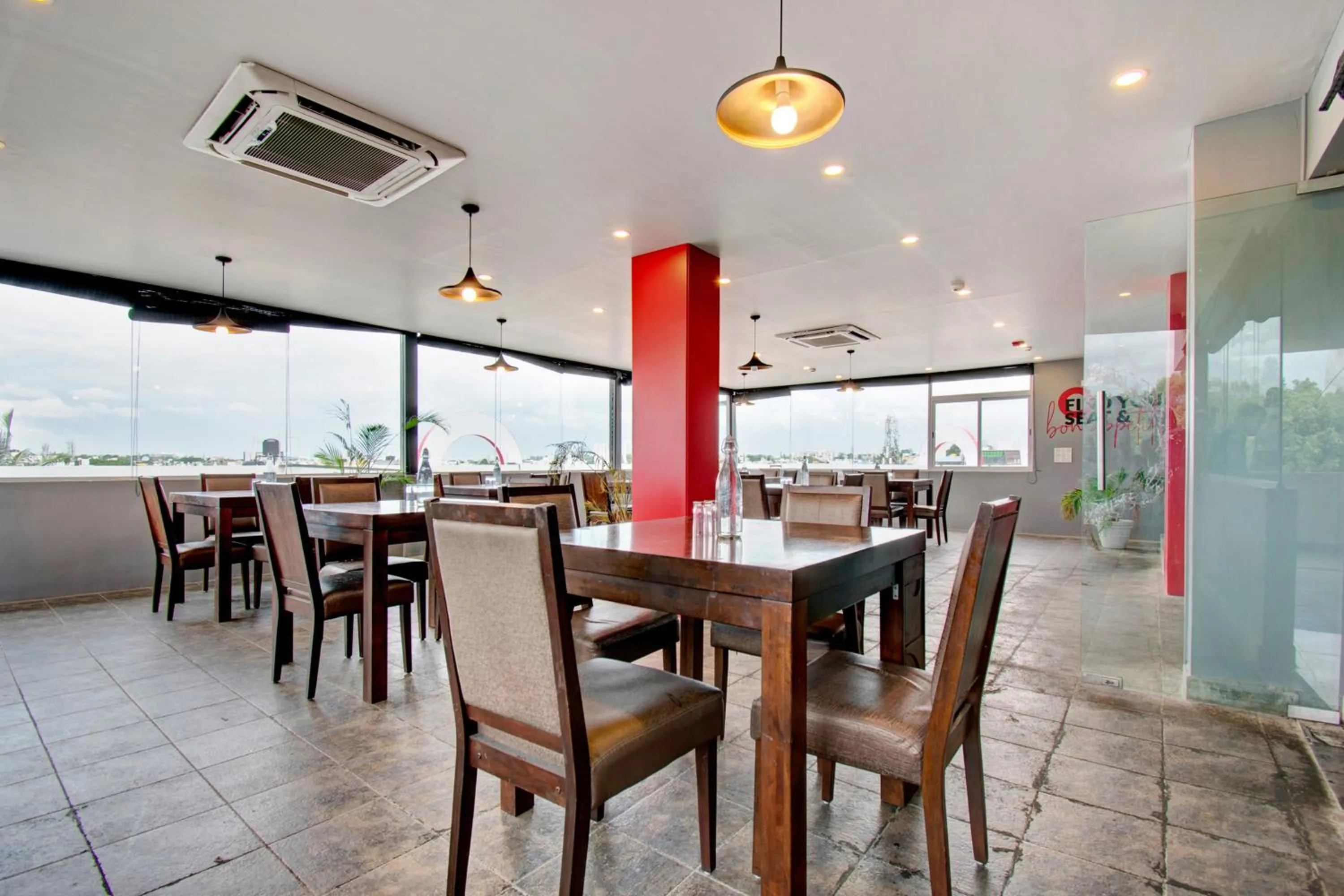 Restaurant/places to eat in Super Townhouse Ulsoor