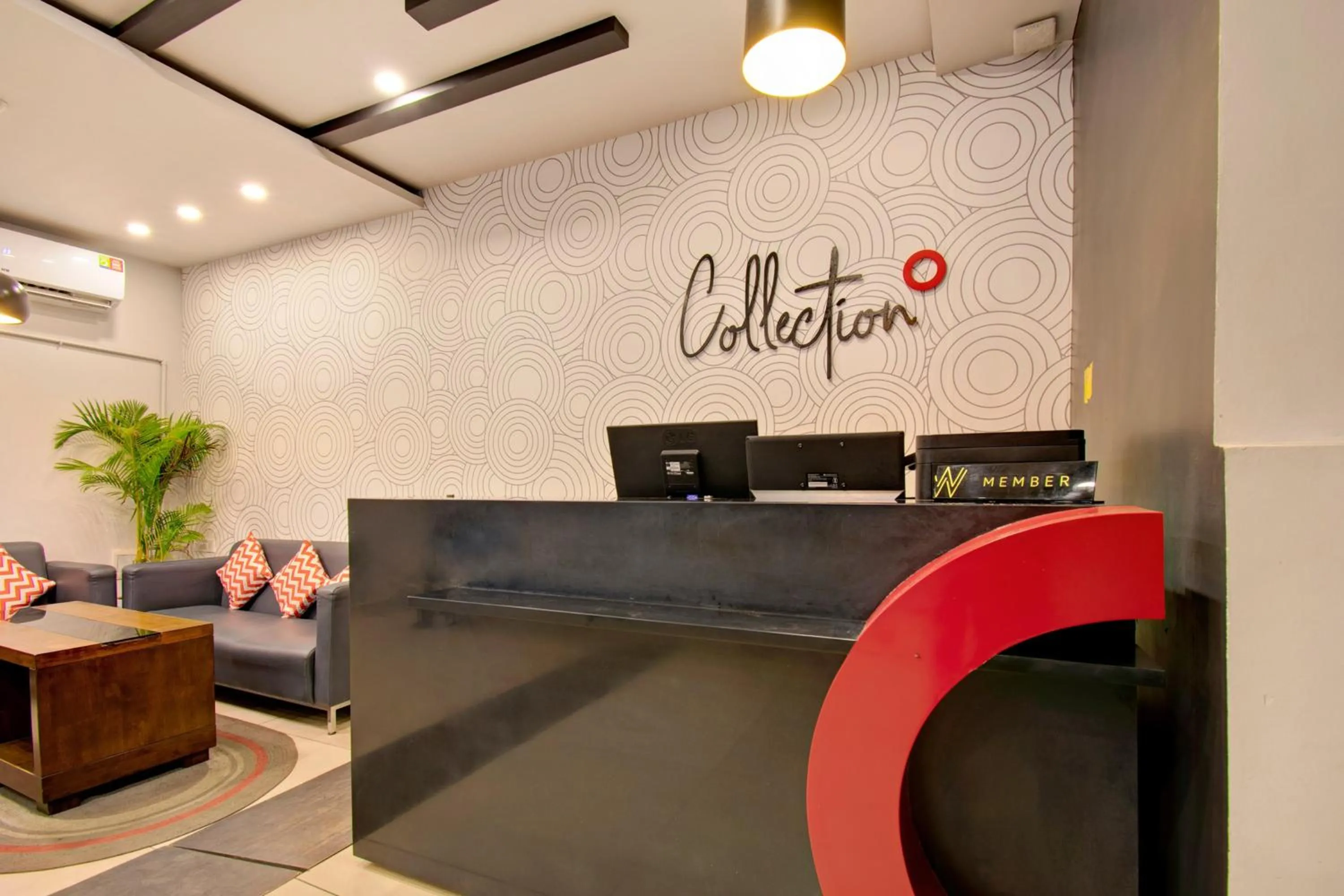 Lobby or reception in Super Townhouse Ulsoor