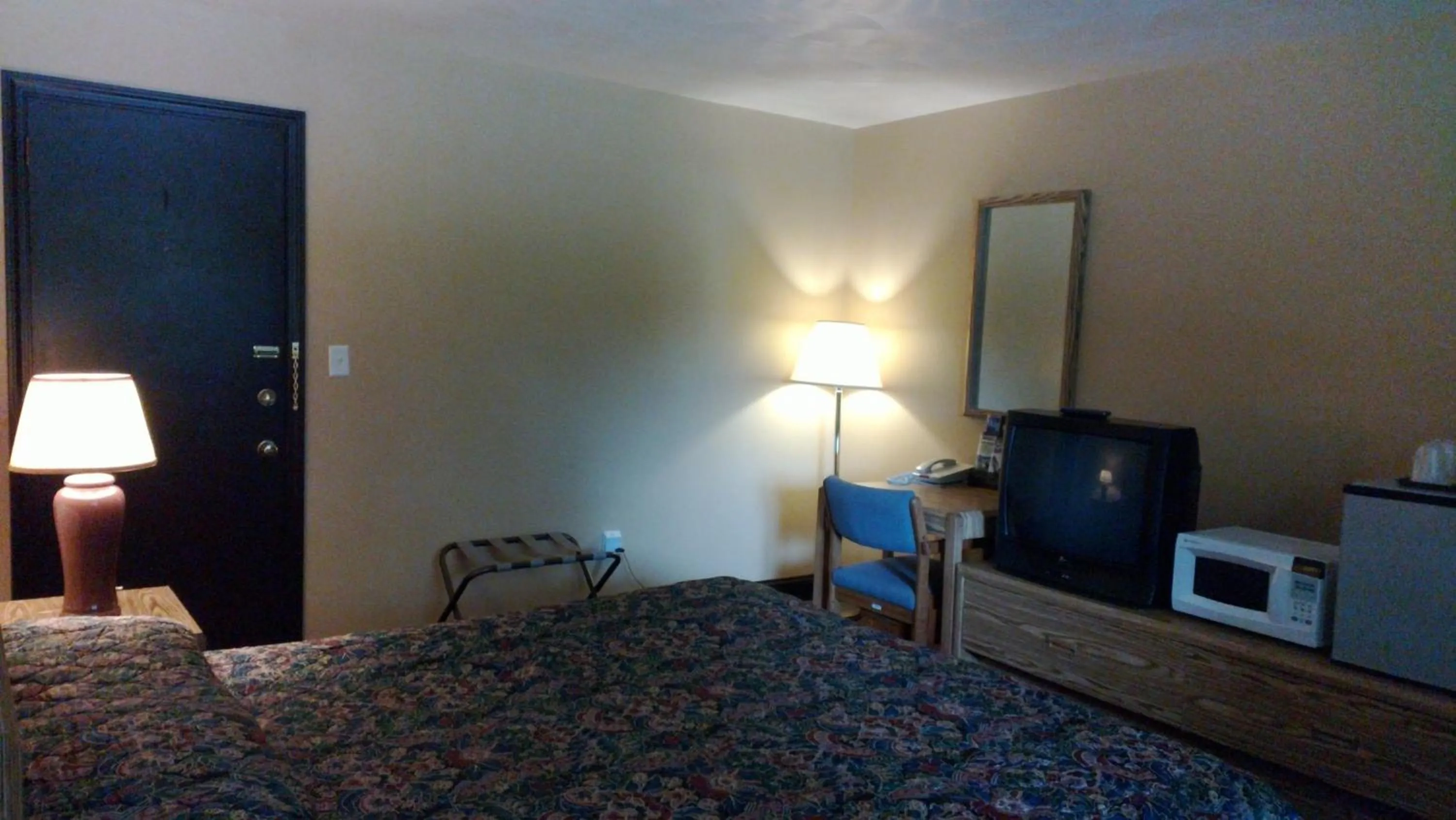 Colonial Inn Mercer-Grove City