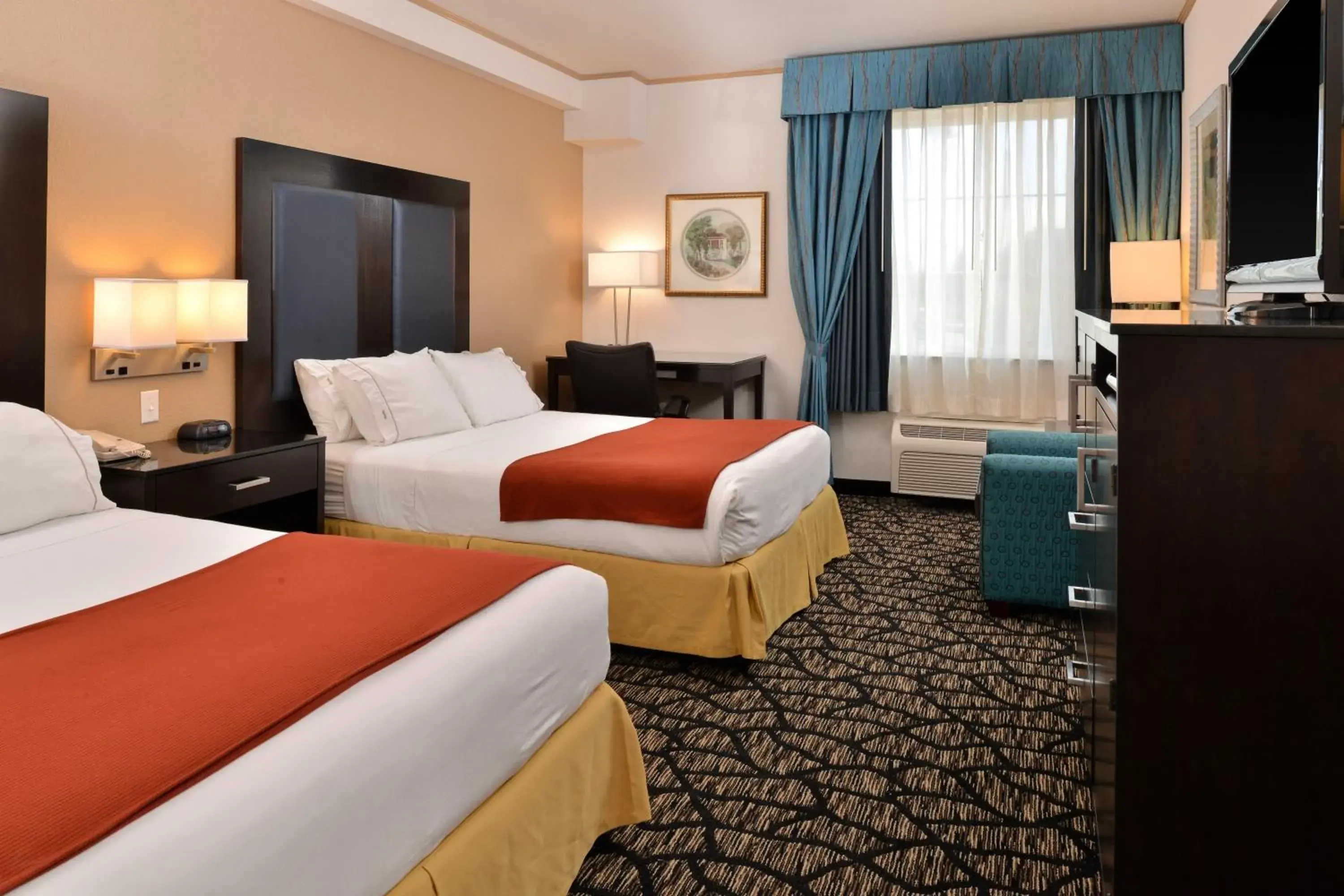 Queen Room with Two Queen Beds - Hearing Accessible in Holiday Inn Express & Suites Tacoma South - Lakewood by IHG Queen Room with Two Queen Beds - Hearing Accessible in Holiday Inn Express & Suites Tacoma South - Lakewood by IHG
