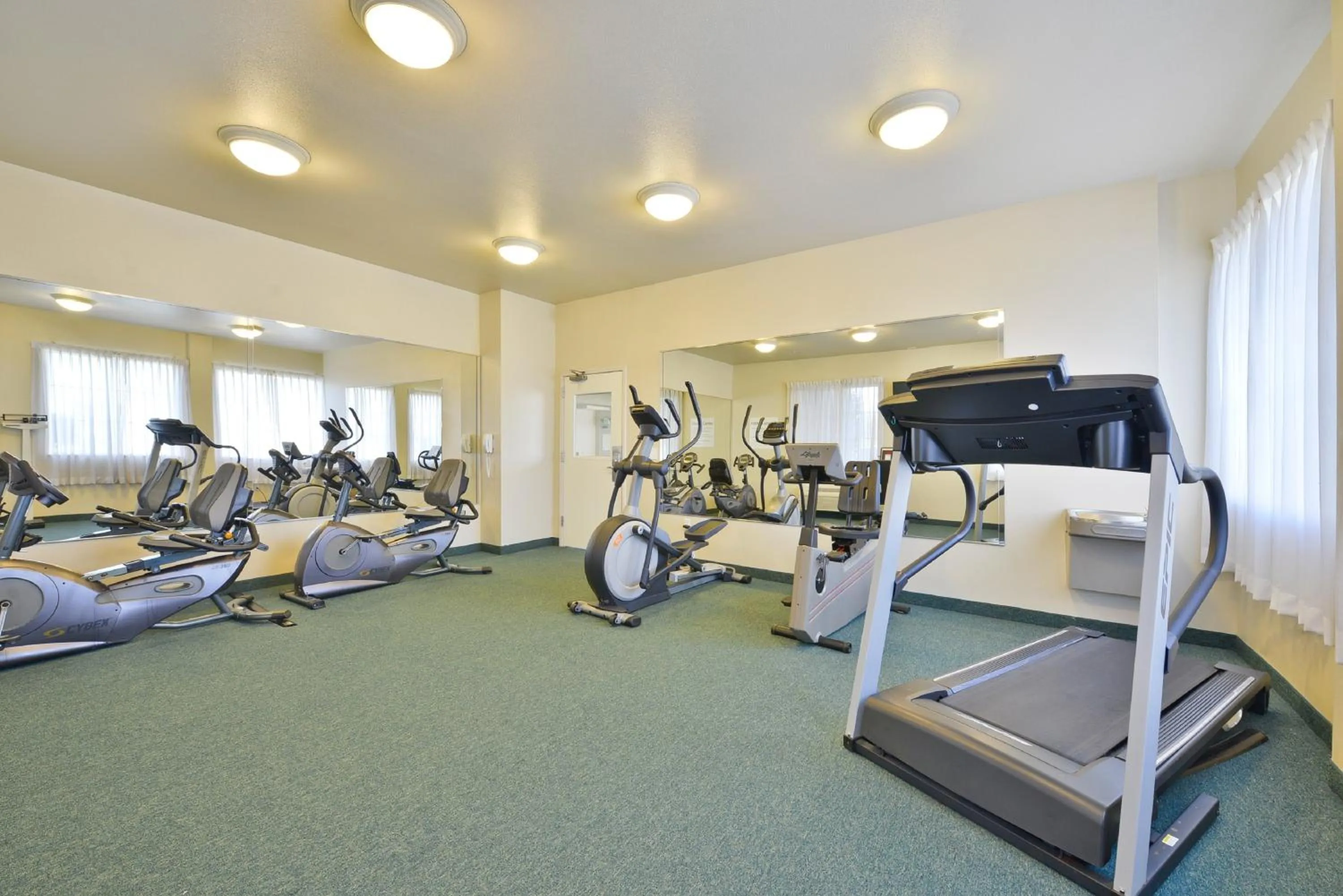 Spa and wellness centre/facilities in Holiday Inn Express & Suites Tacoma South - Lakewood by IHG