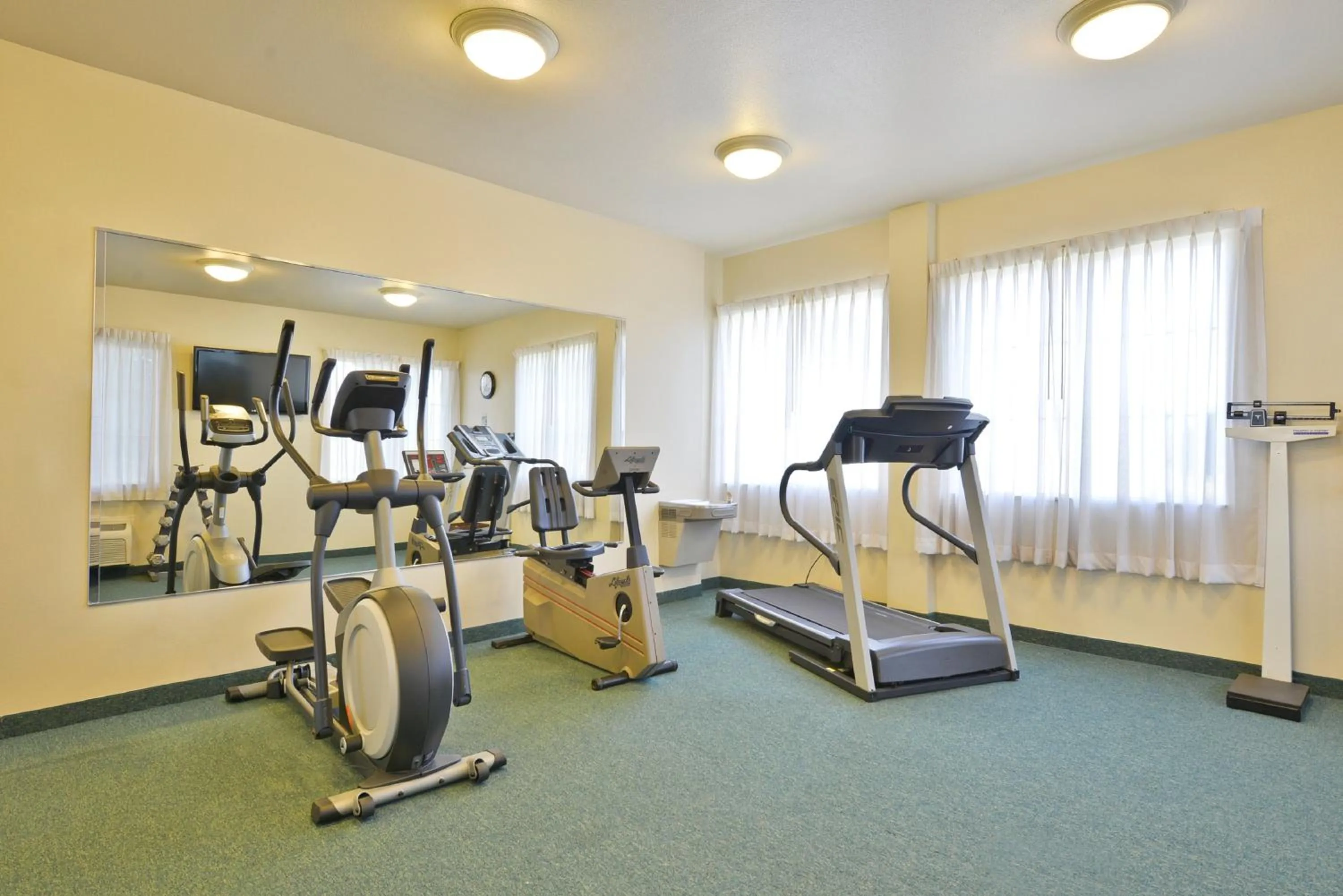 Spa and wellness centre/facilities in Holiday Inn Express & Suites Tacoma South - Lakewood by IHG