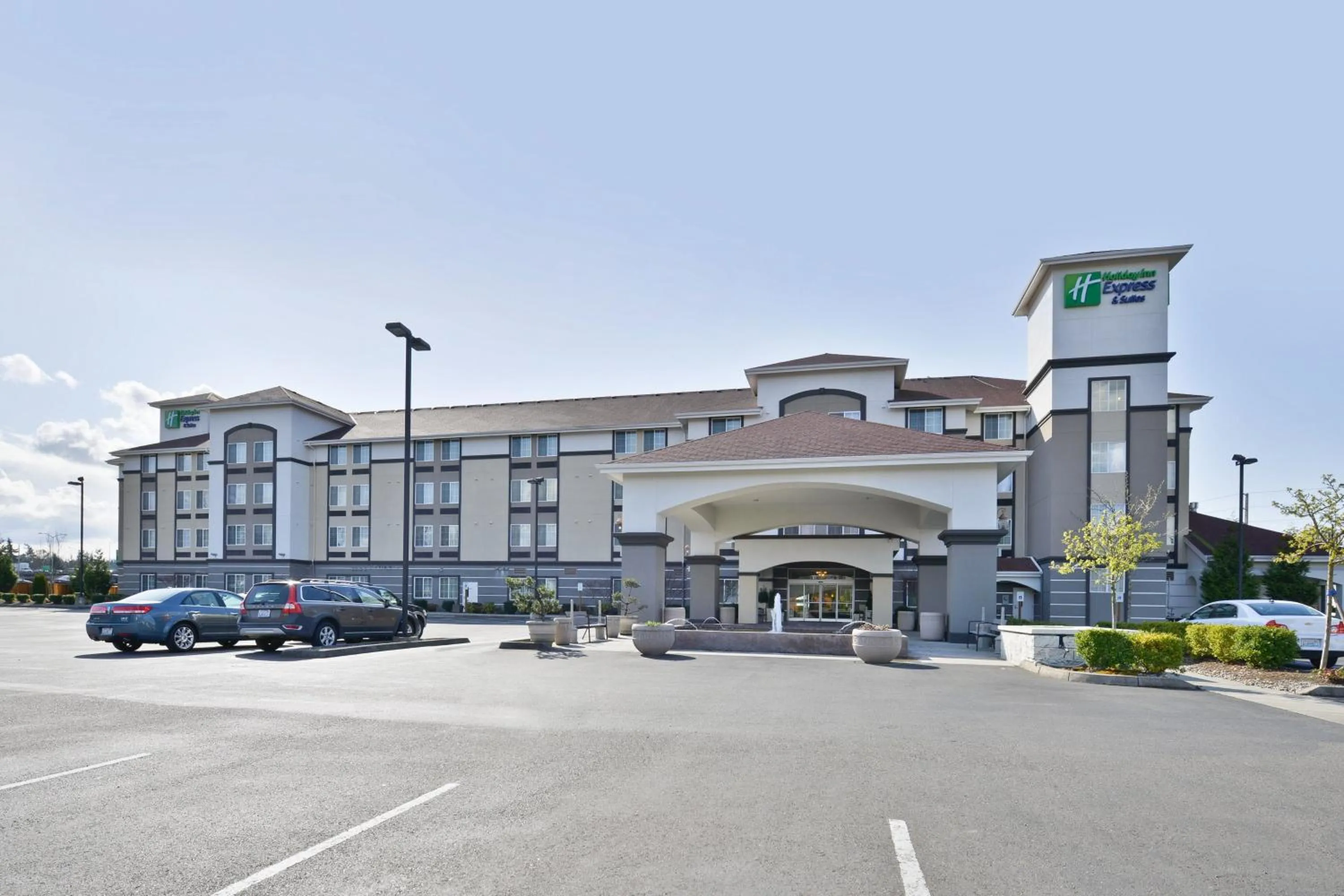 Property building in Holiday Inn Express & Suites Tacoma South - Lakewood by IHG