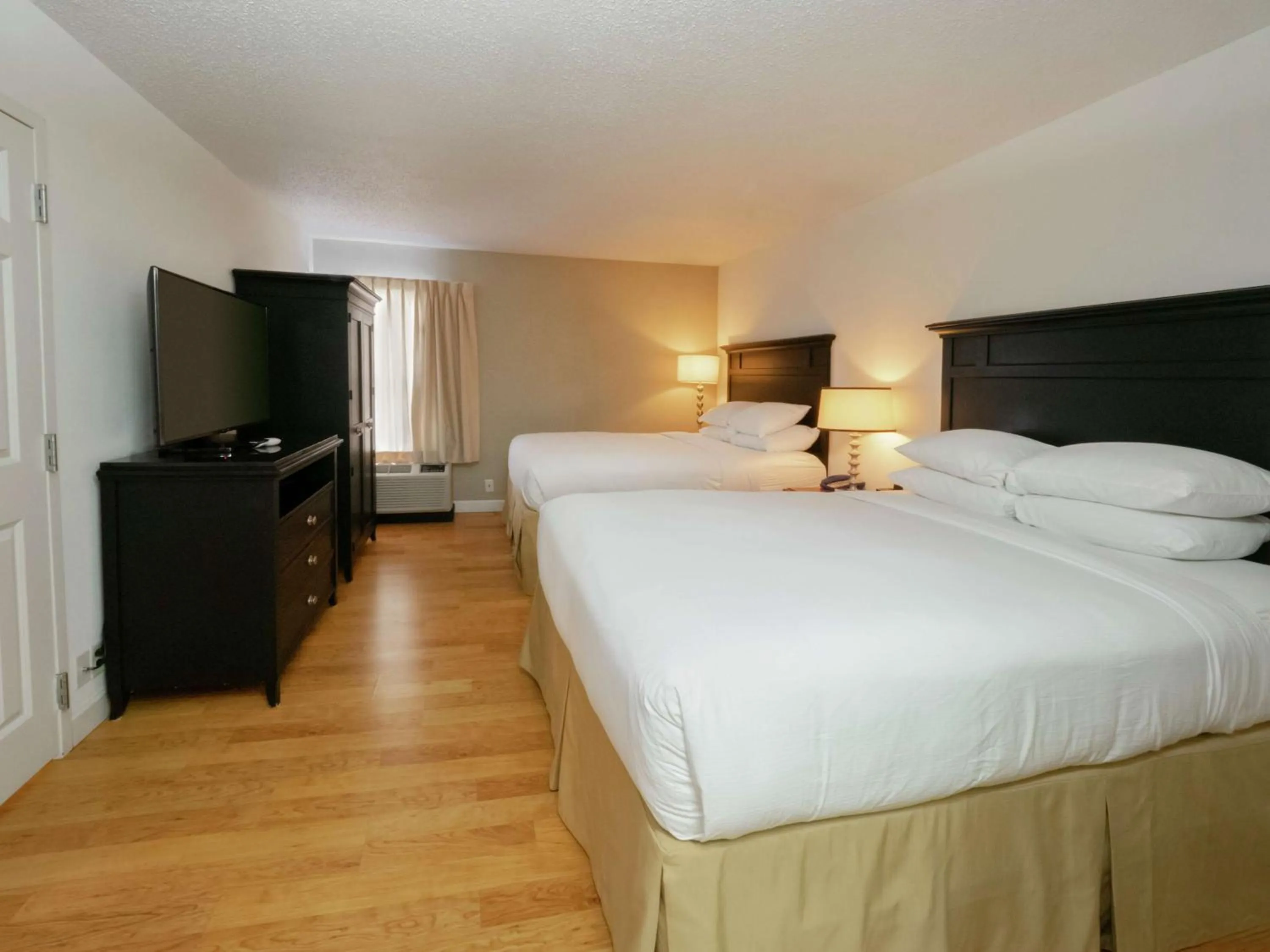 Bedroom, Bed in DoubleTree by Hilton Buffalo-Amherst
