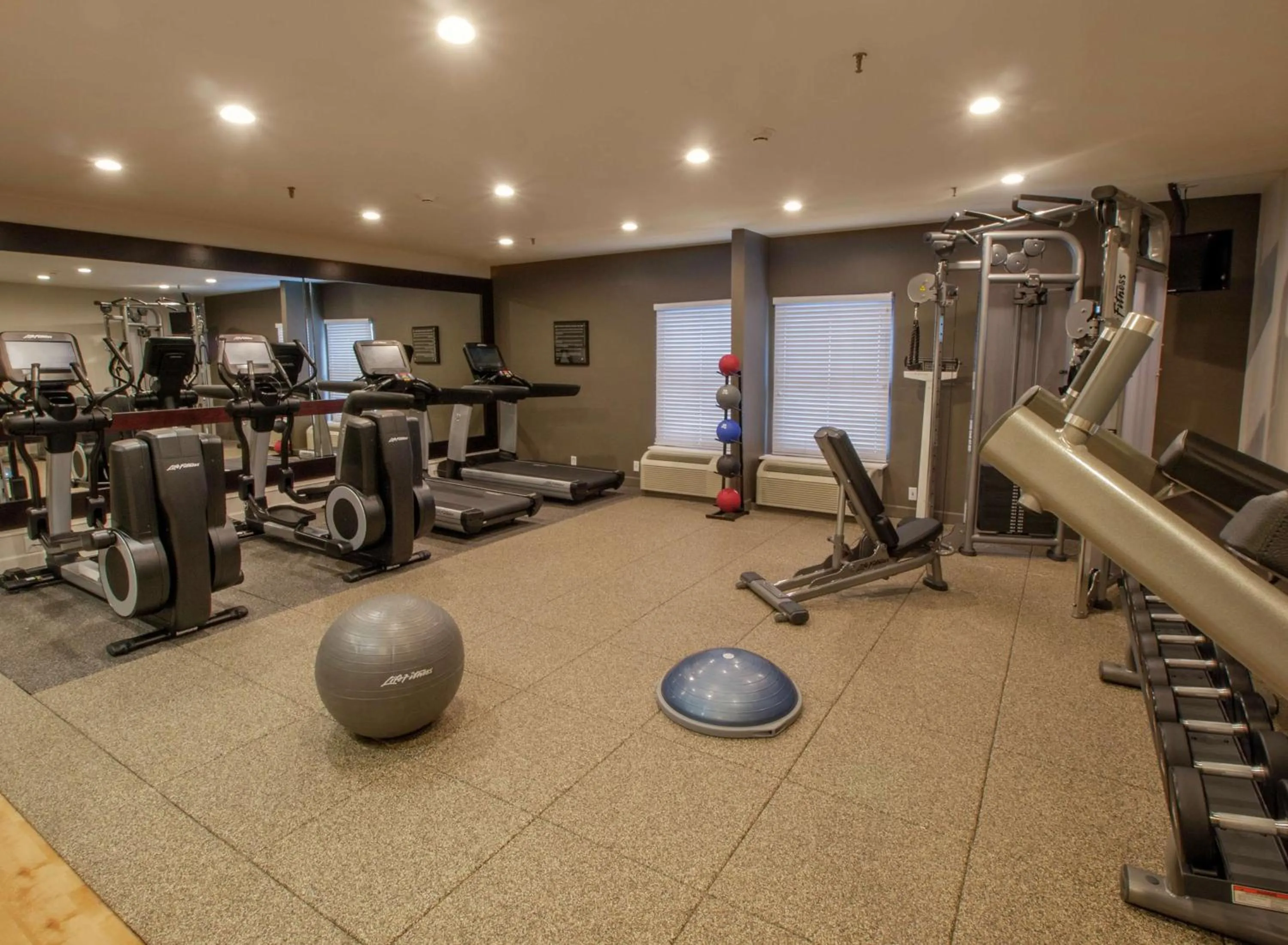 Fitness centre/facilities in DoubleTree by Hilton Buffalo-Amherst