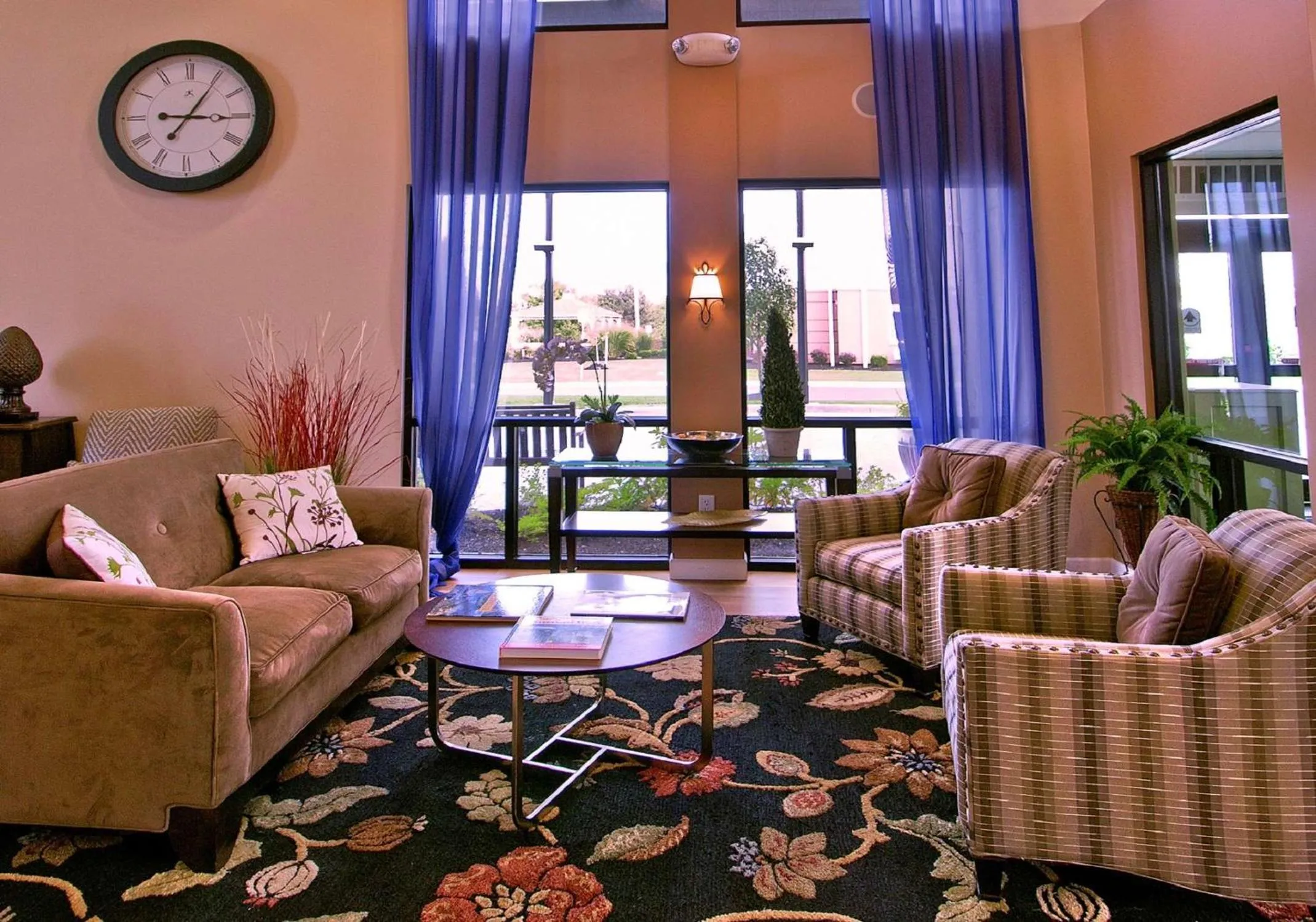 Lobby or reception in DoubleTree by Hilton Buffalo-Amherst