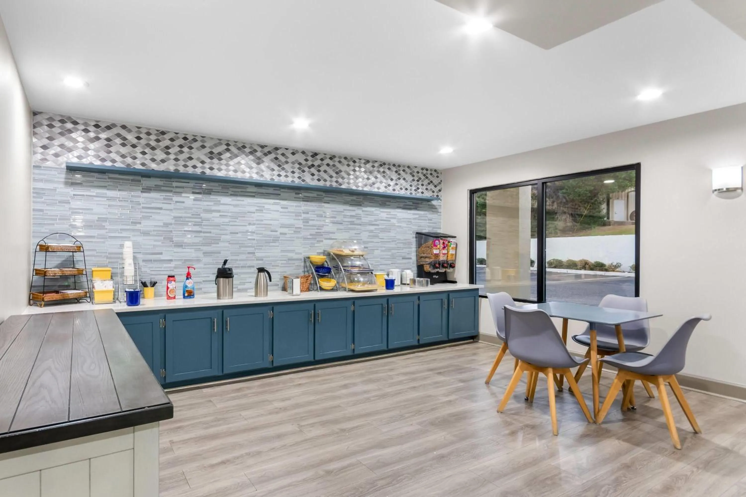 Restaurant/places to eat in Days Inn by Wyndham Enterprise