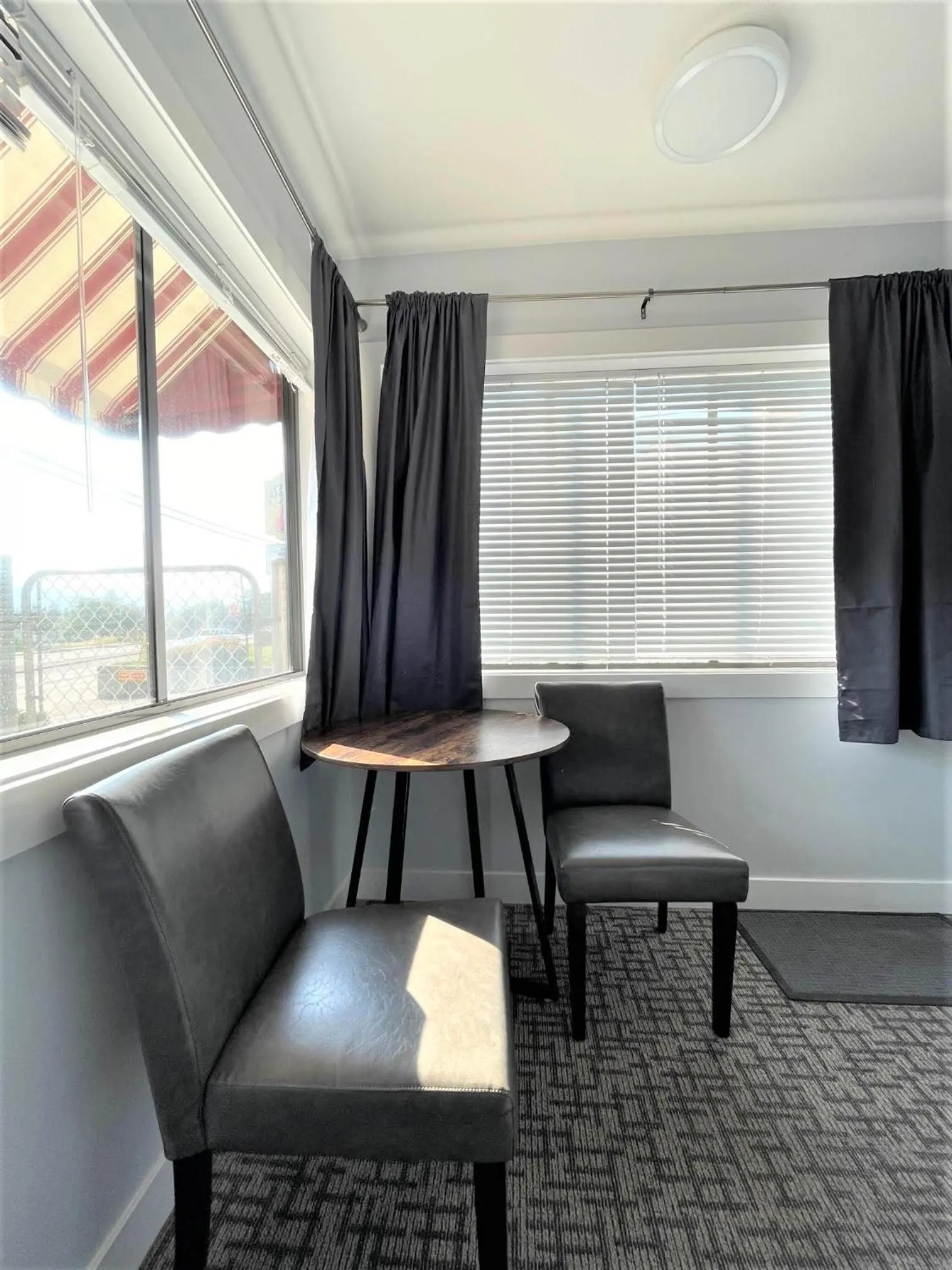 Super 8 by Wyndham Lake Country/Winfield Area