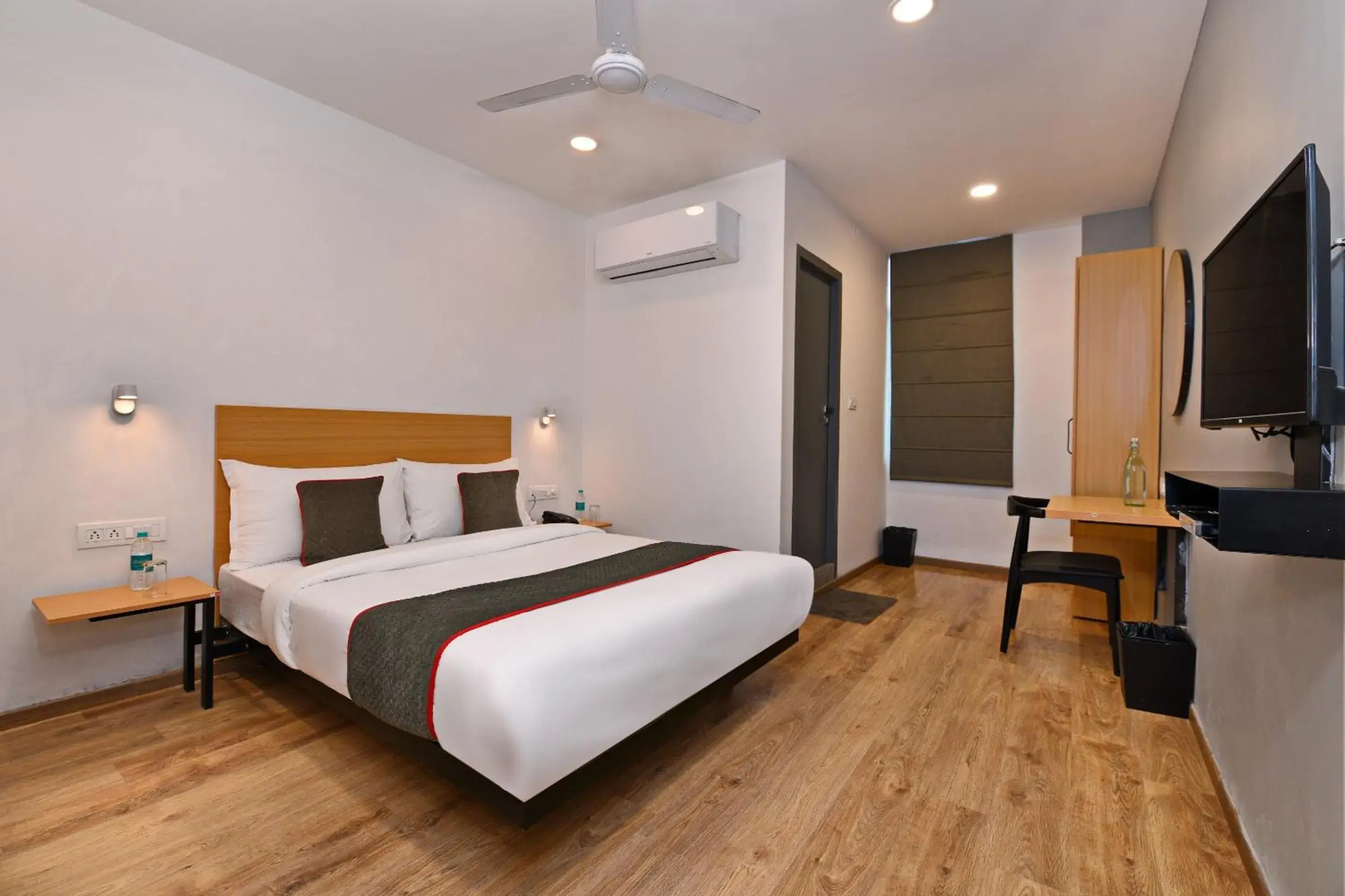 Standard Double Room - single occupancy in Super Townhouse Function Inn Near Chaudhary Charan Singh International Airport Standard Double Room - single occupancy in Super Townhouse Function Inn Near Chaudhary Charan Singh International Airport