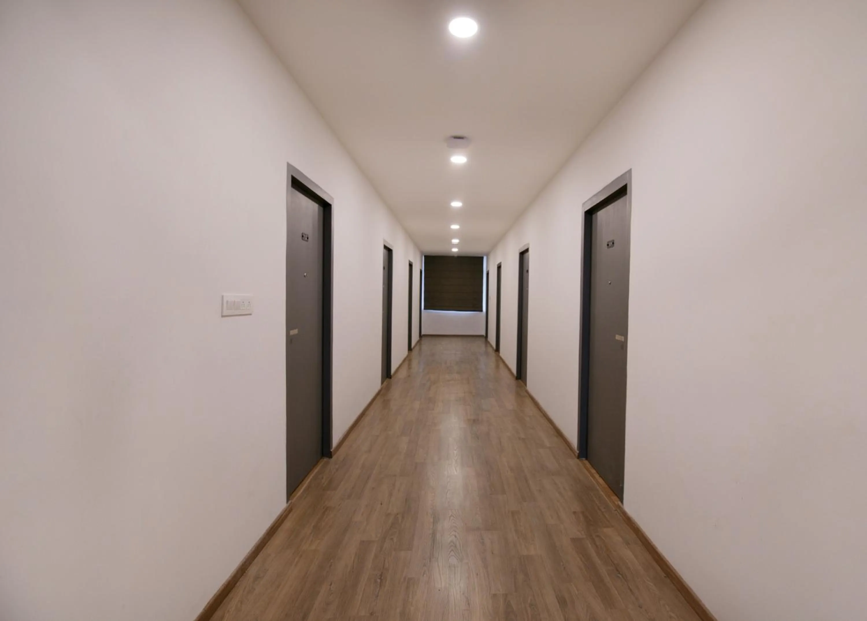 Lobby or reception in Super Townhouse Function Inn Near Chaudhary Charan Singh International Airport