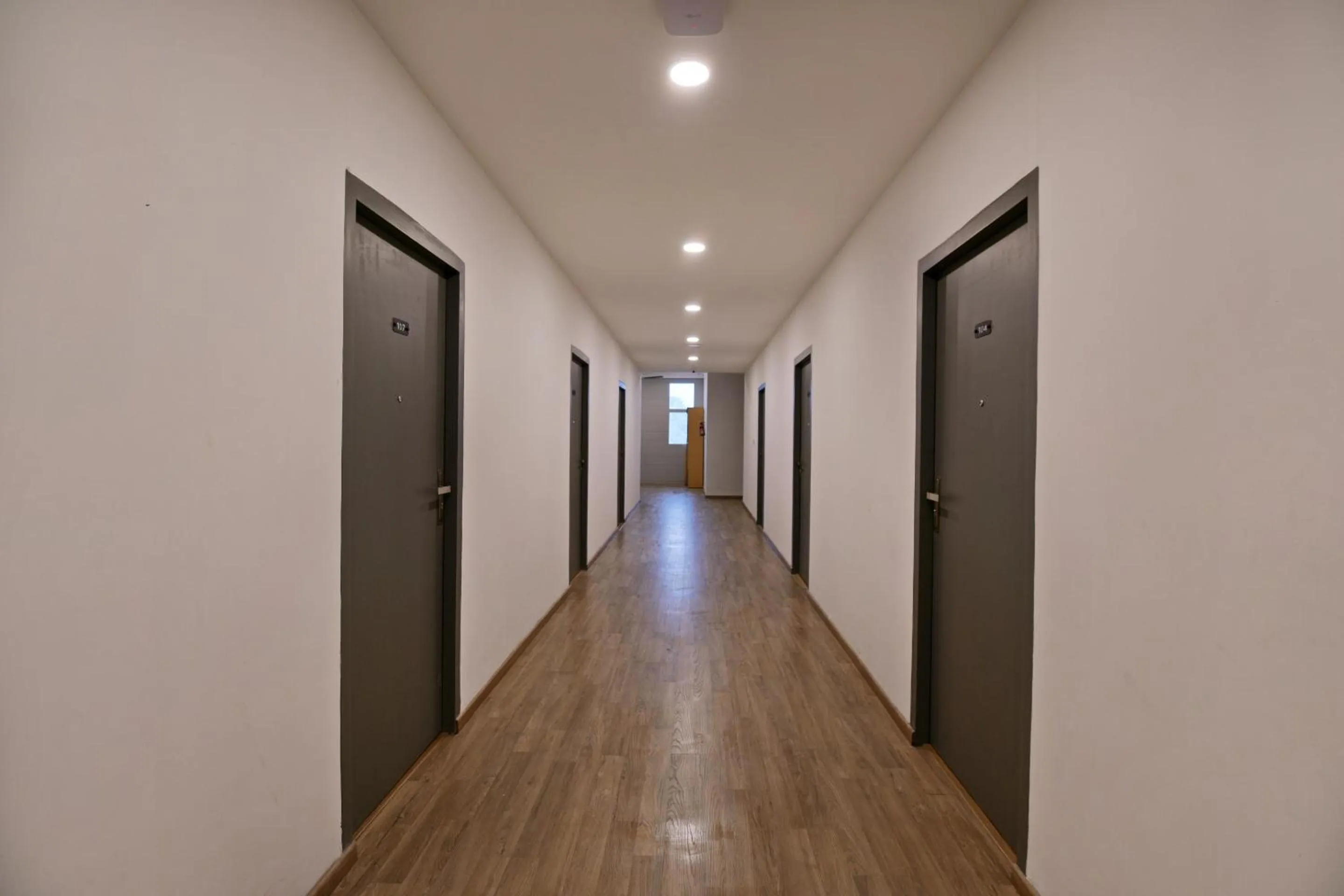 Lobby or reception in Super Townhouse Function Inn Near Chaudhary Charan Singh International Airport