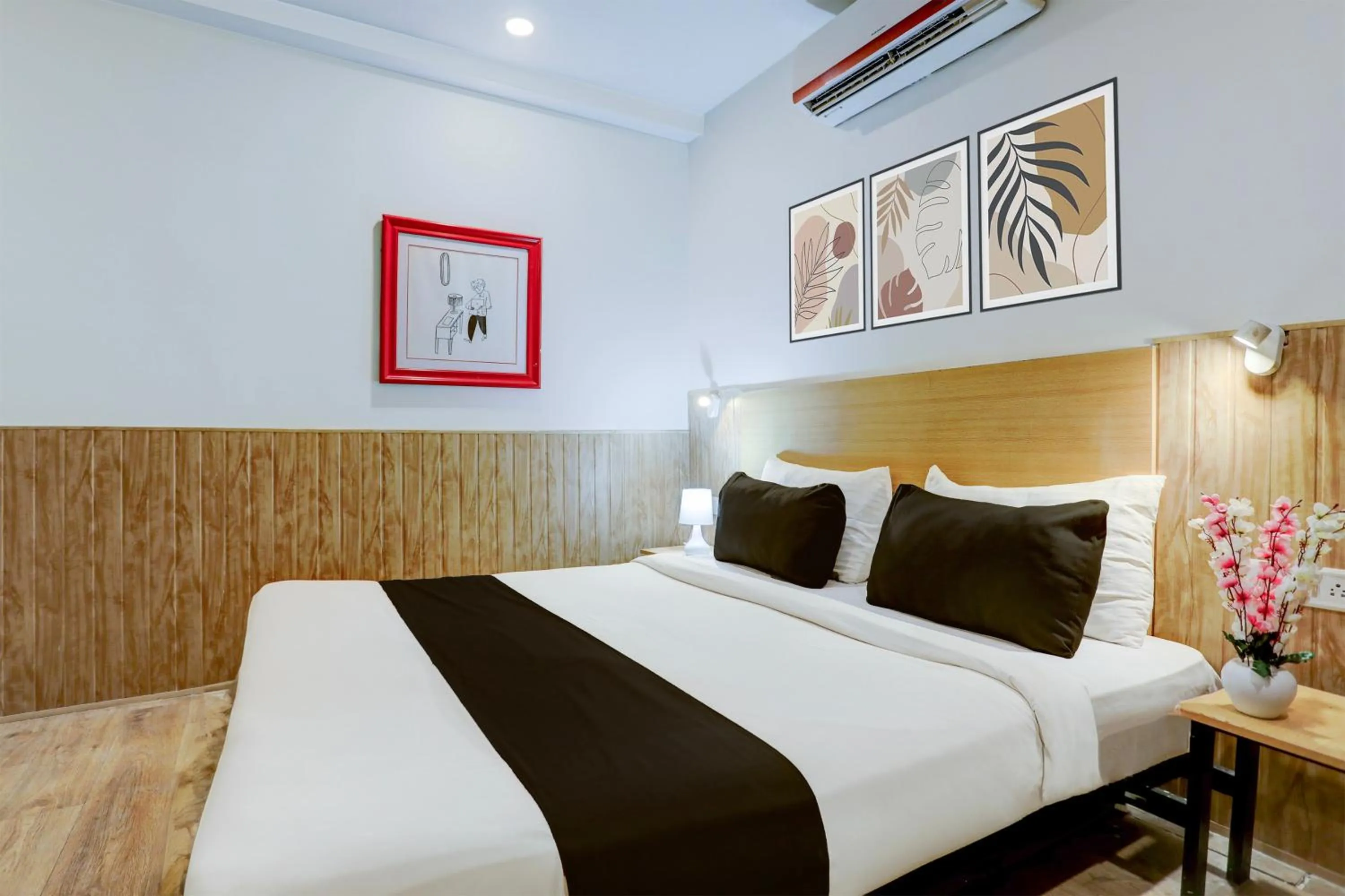 Bedroom, Bed in Super Townhouse Kalmana