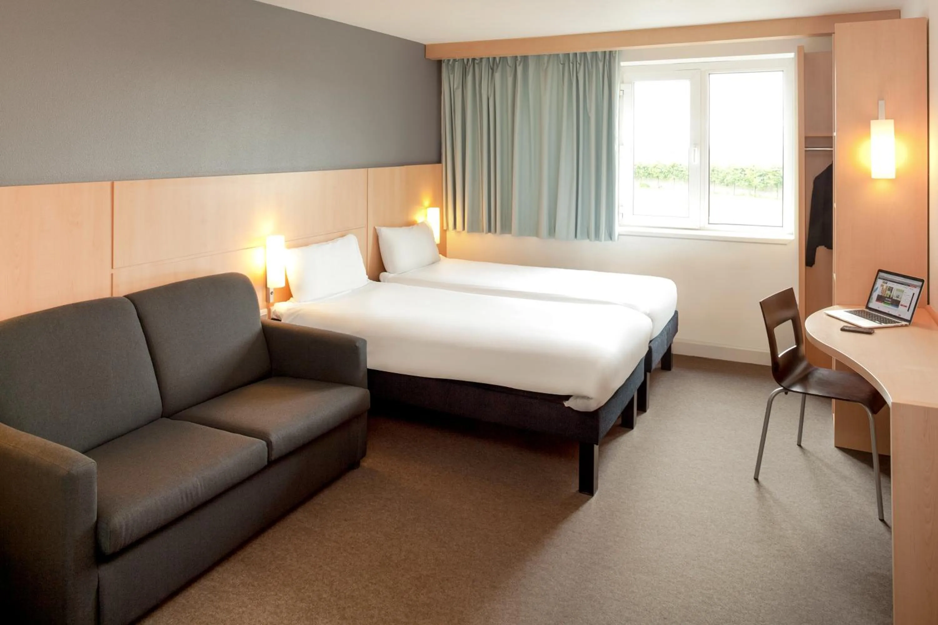 Day, Room Photo in Ibis Dublin Hotel