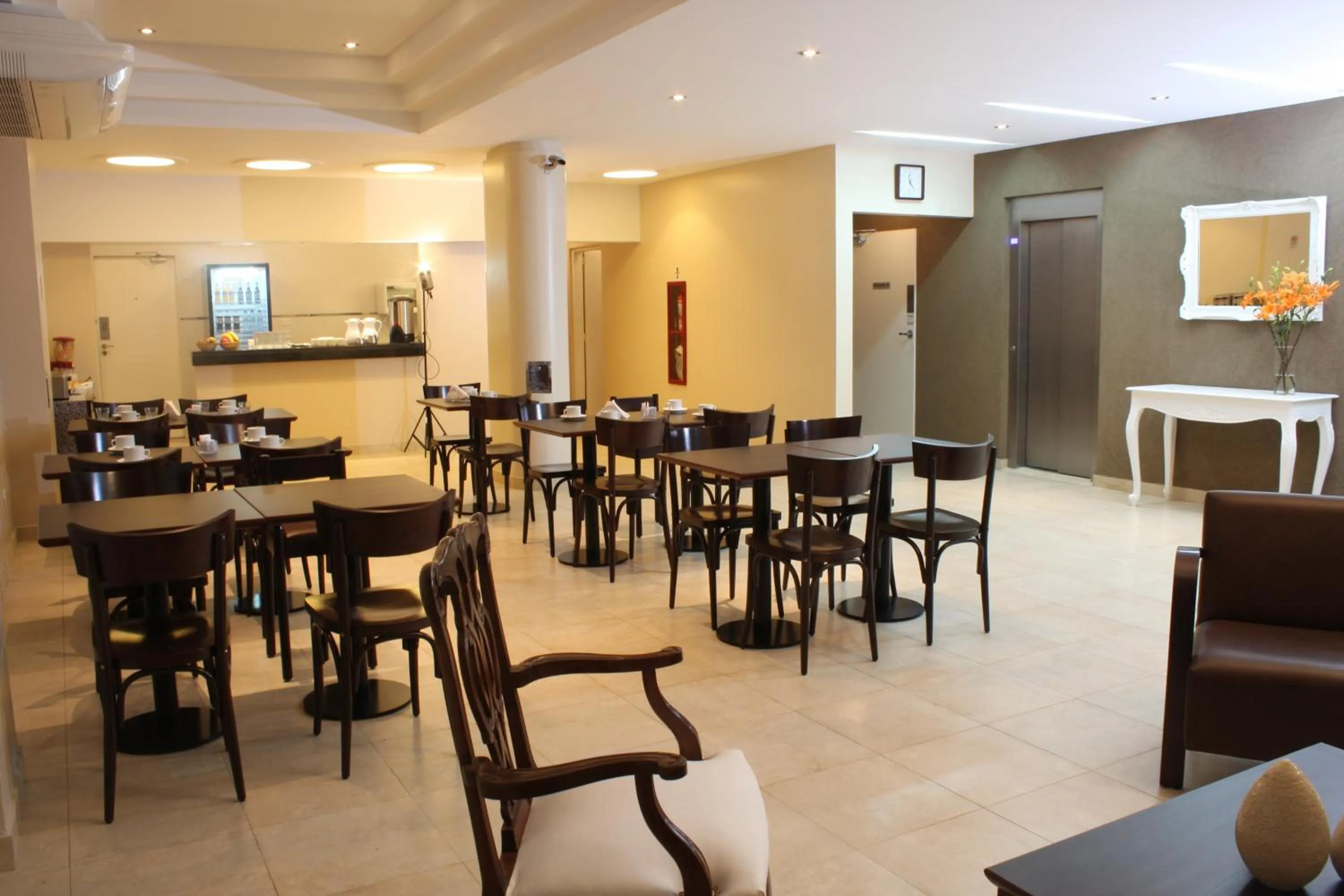 Lobby or reception in Destino Real Hotel