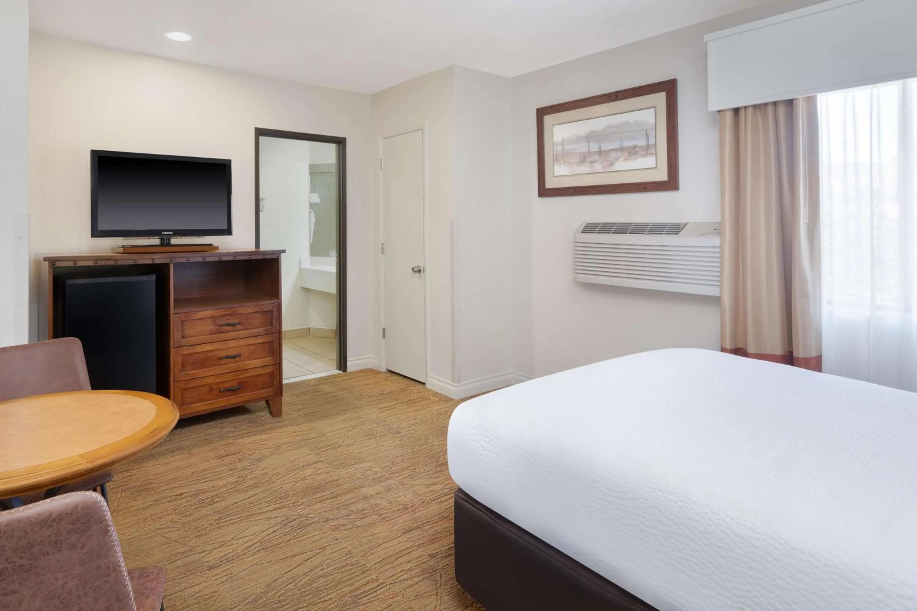 Bedroom, Bed in Best Western Red Hills