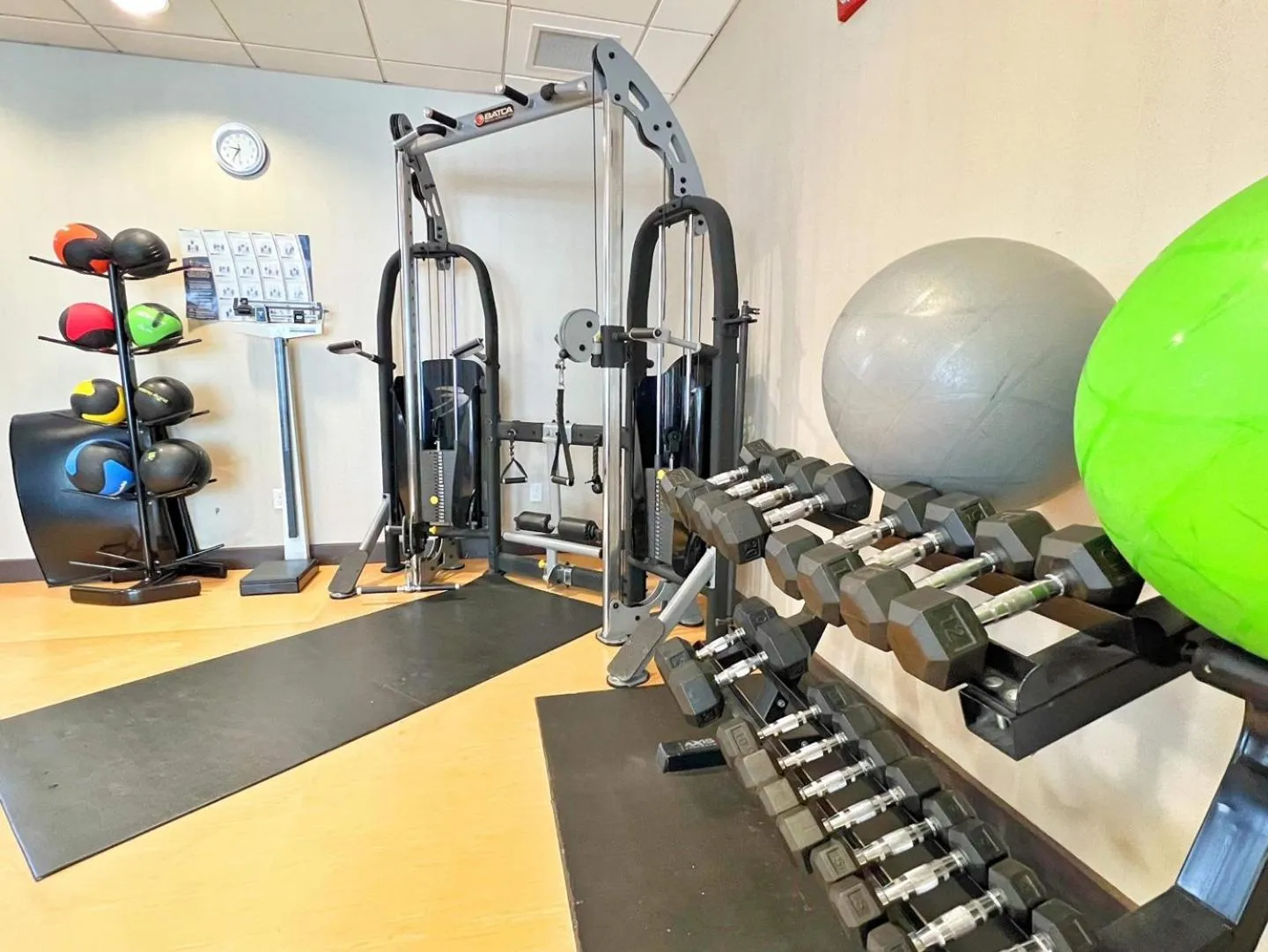 Fitness centre/facilities in Chateau Inn & Suites Bonnyville