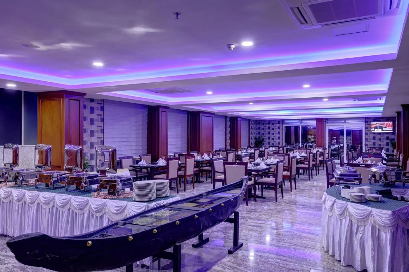 Restaurant/places to eat in JVK Park Hotel