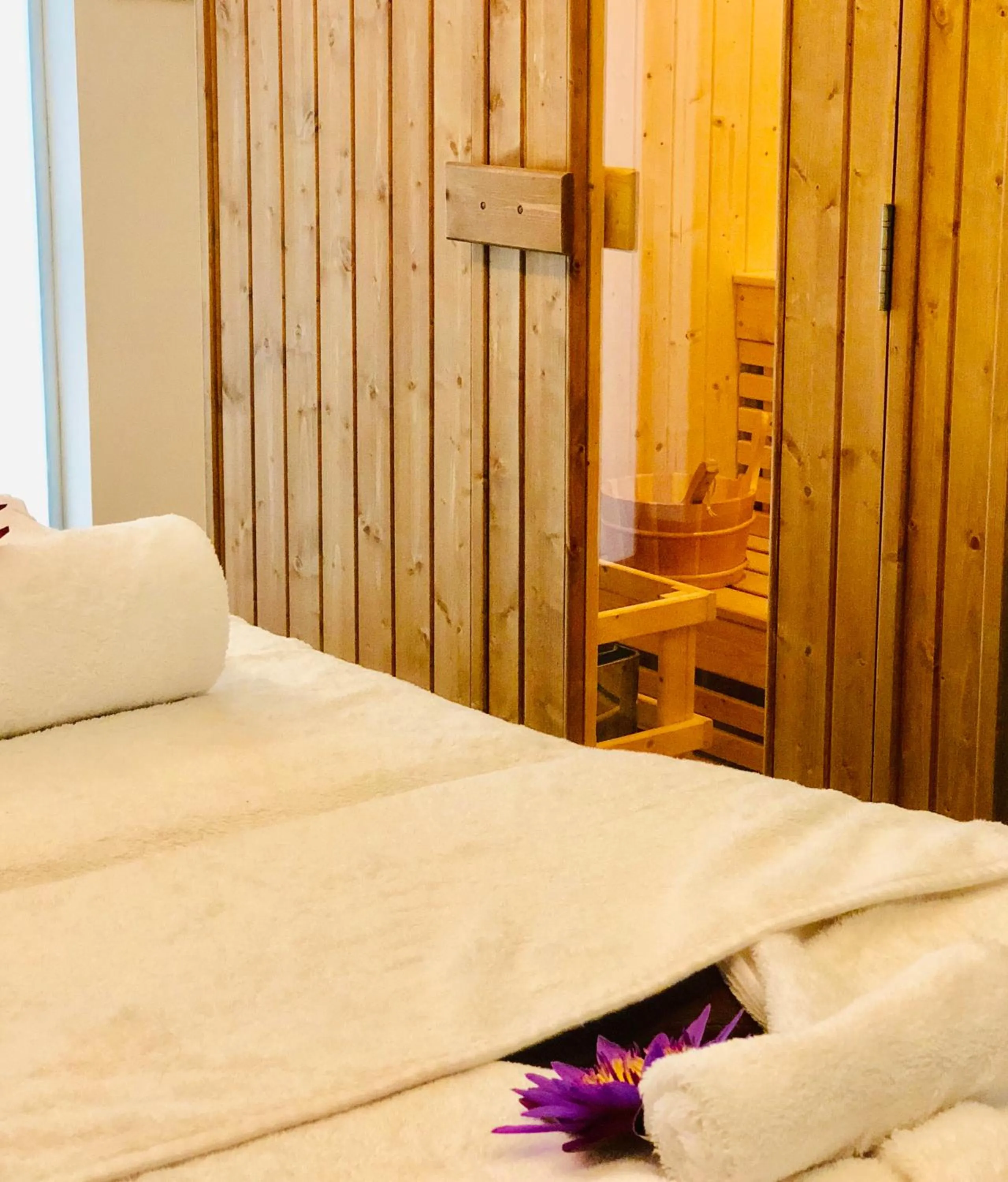 Sauna, Bed in The Radh Hotel