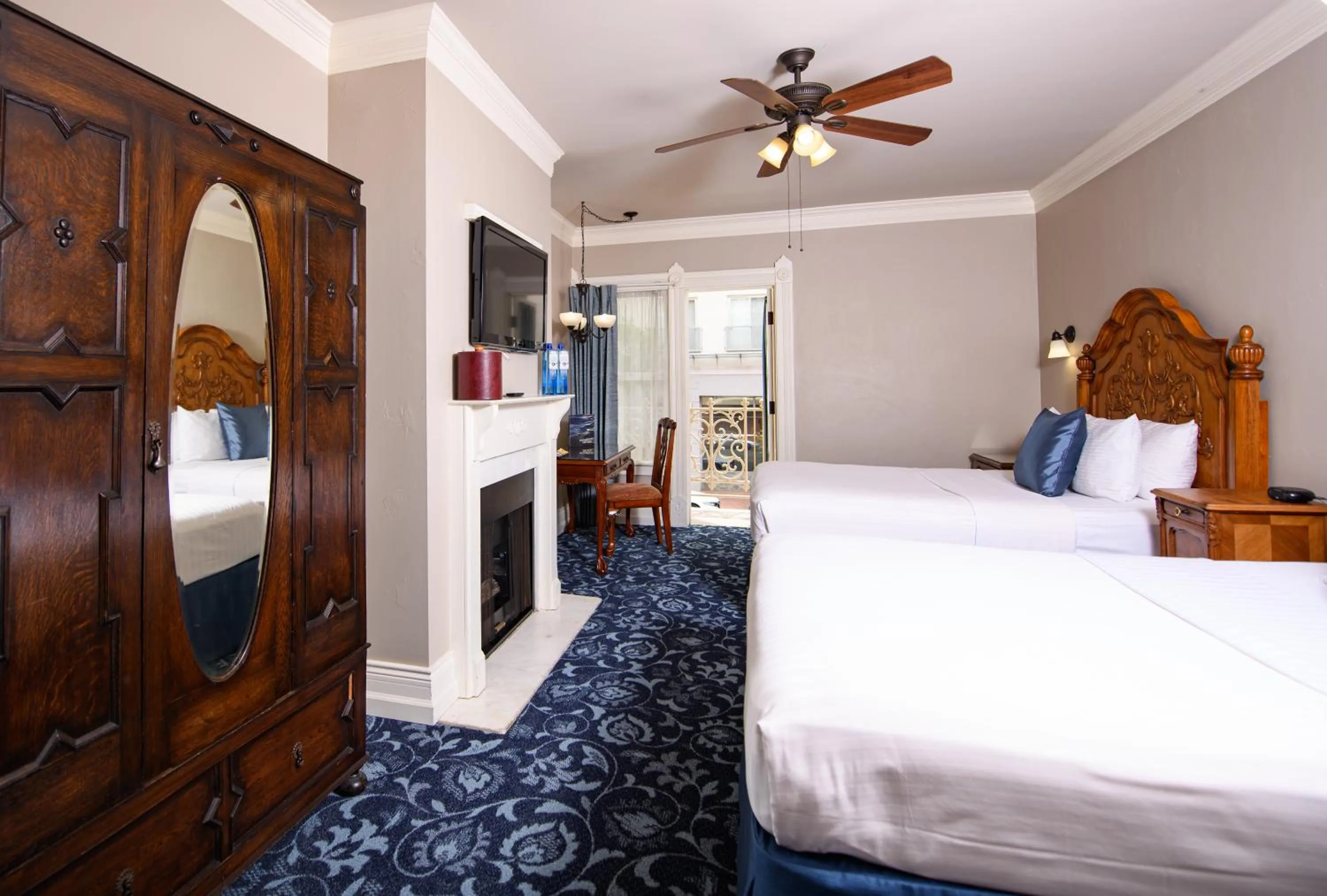 Bed in Horton Grand Hotel