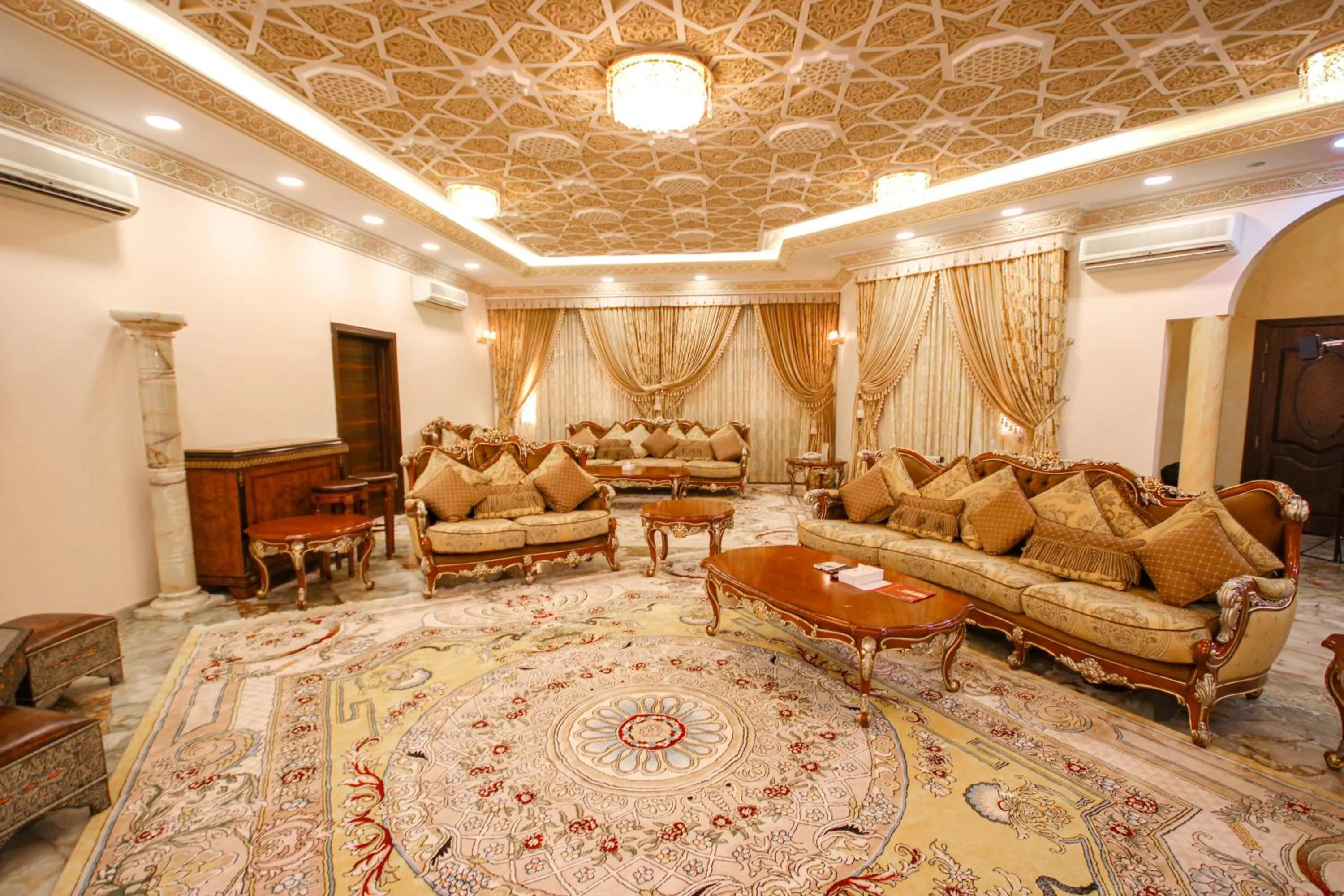 Living room in Al Bada Hotel and Resort