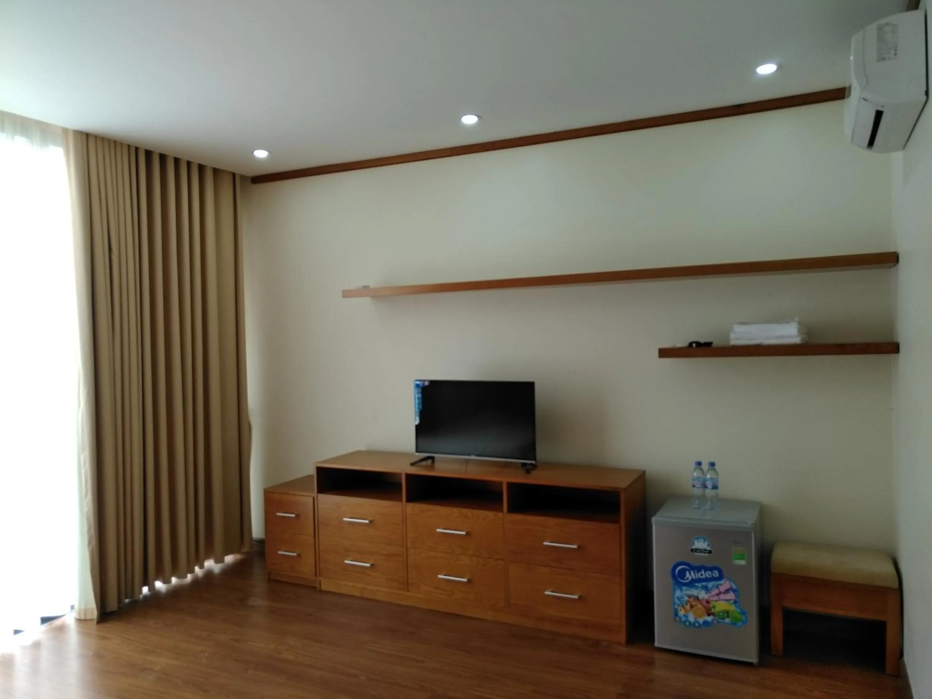 TV and multimedia in Halong And Me