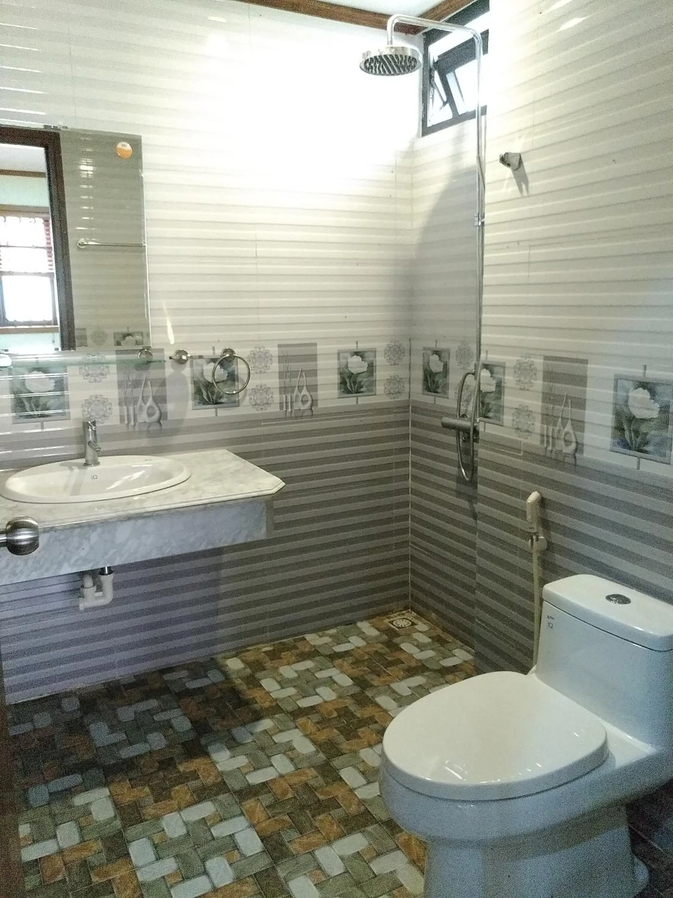 Shower in Halong And Me