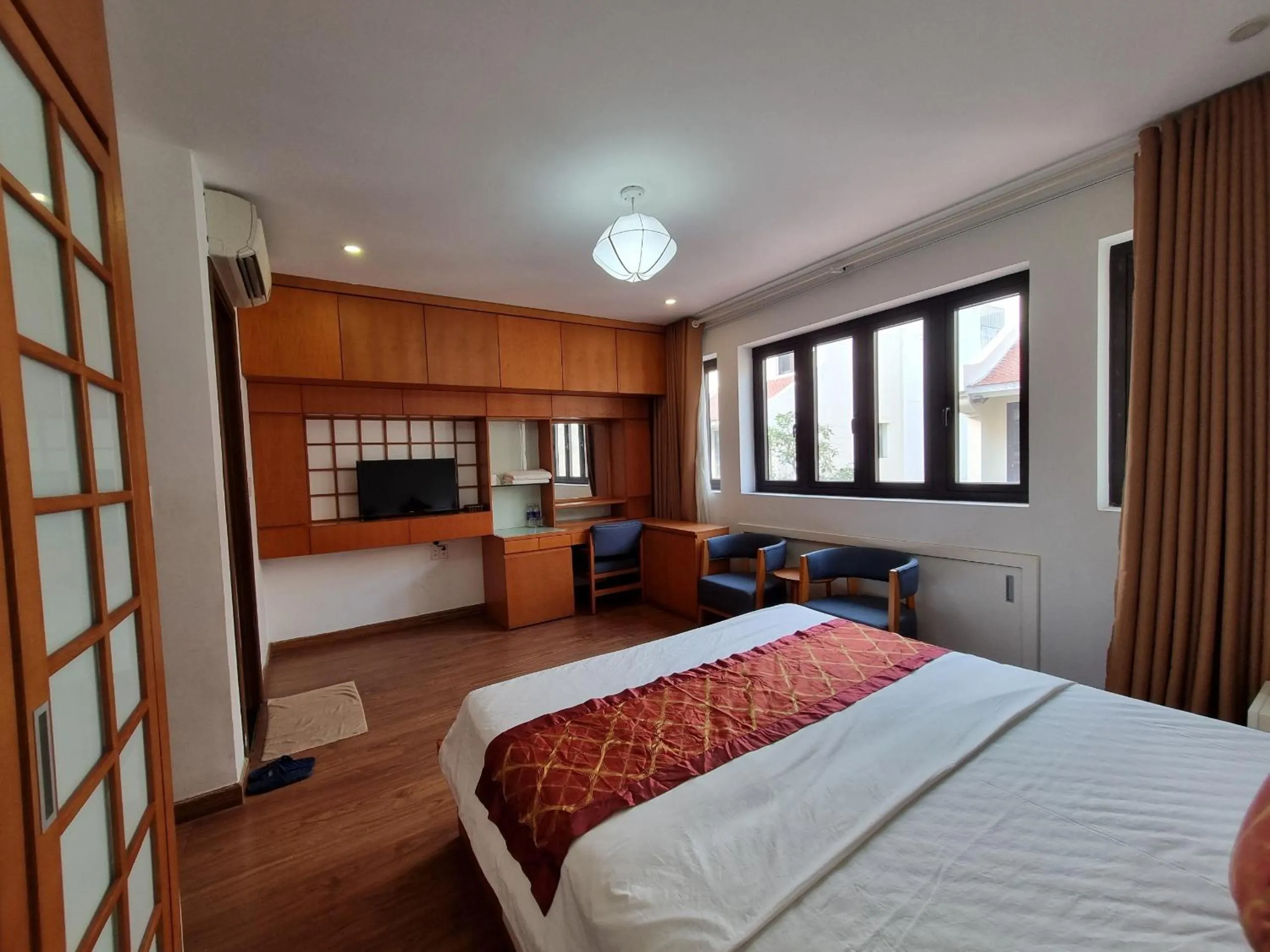 Bed in Halong And Me