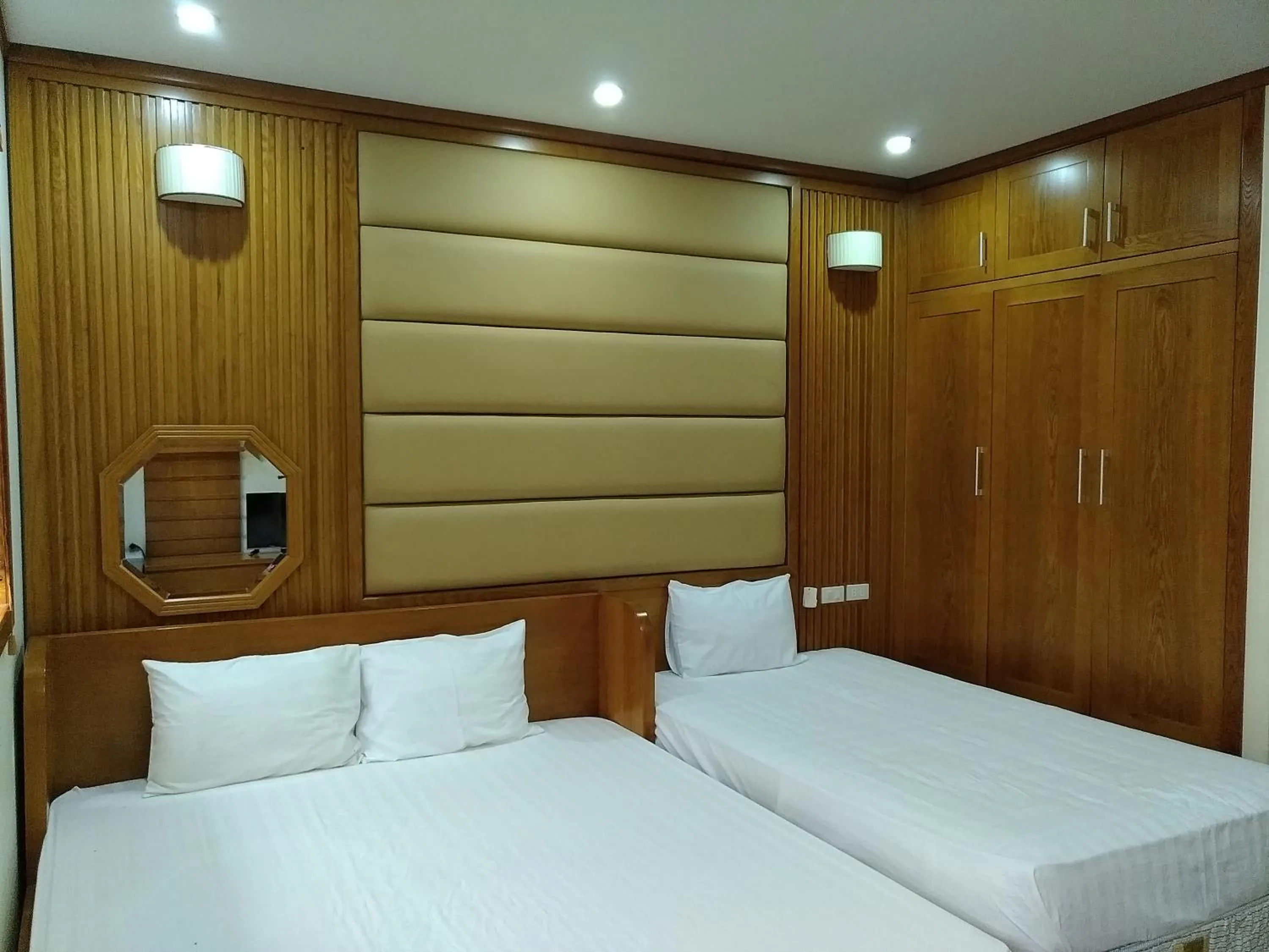 bunk bed, Bed in Halong And Me