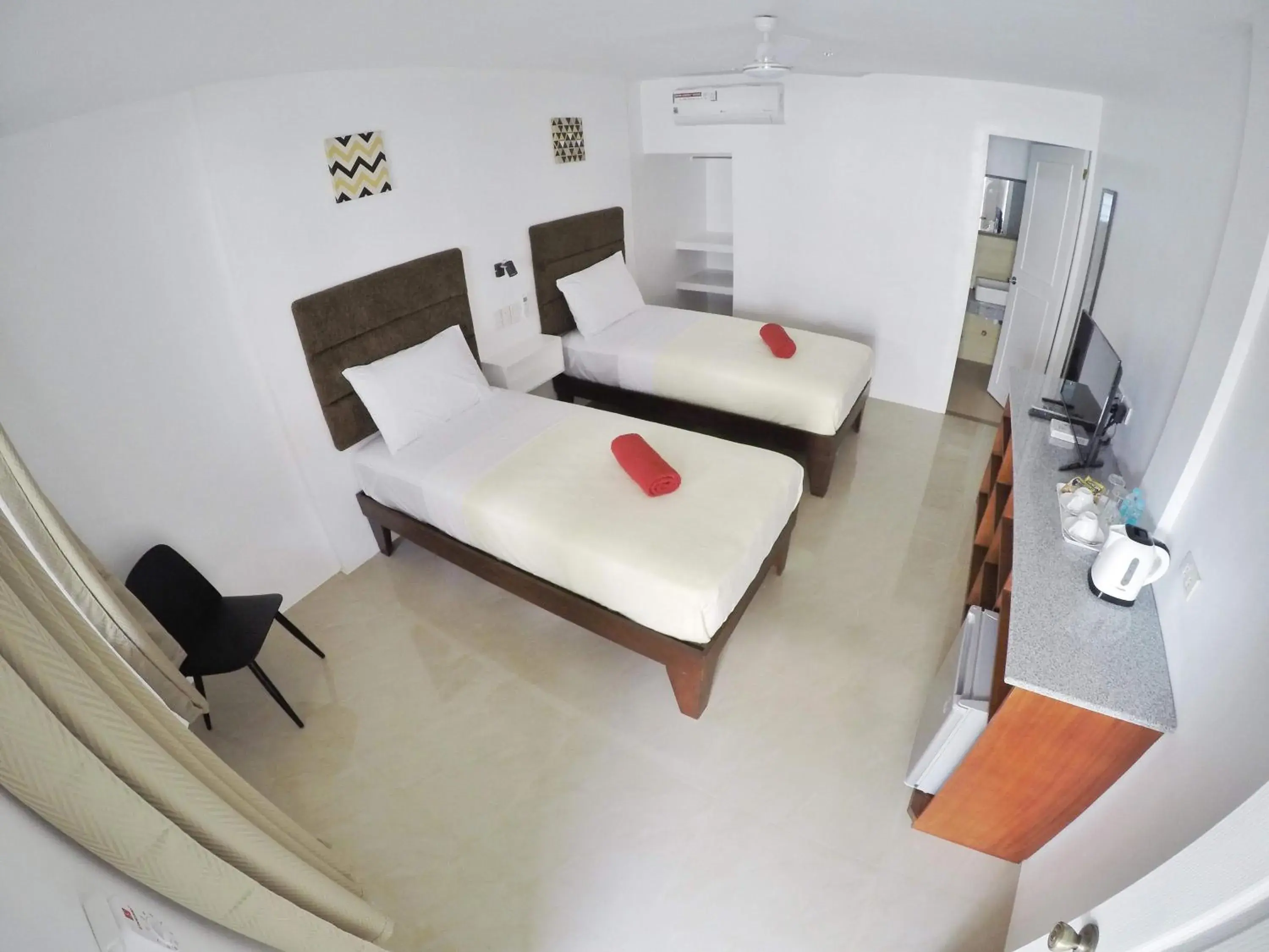 Deluxe Twin Room in Heartland Hotel Serviced Rooms & Apartments. Deluxe Twin Room in Heartland Hotel Serviced Rooms & Apartments.