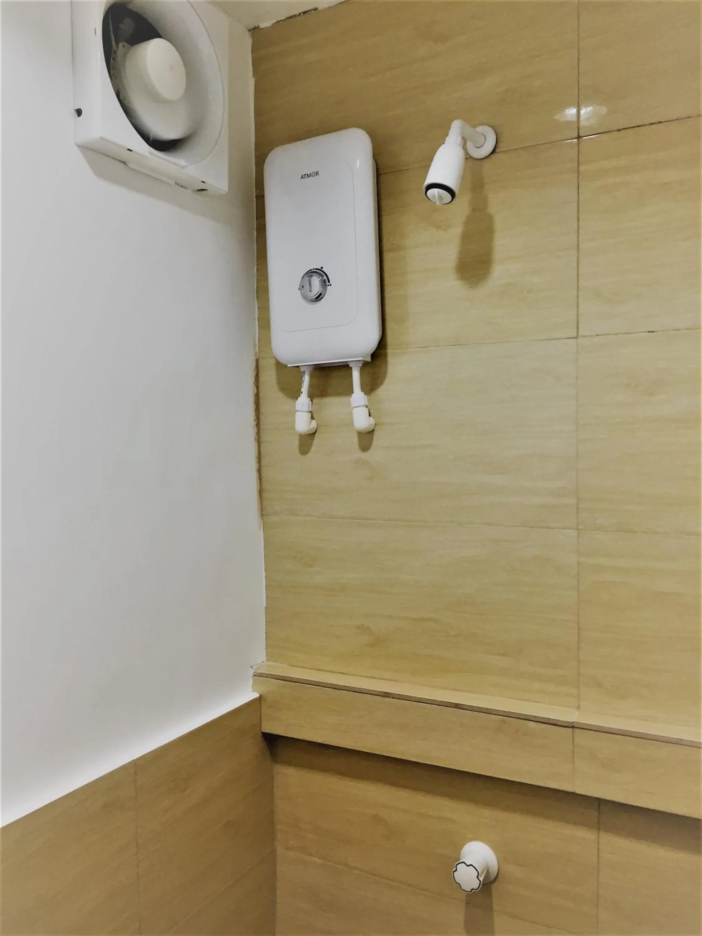 Shower in Heartland Hotel Serviced Rooms & Apartments.