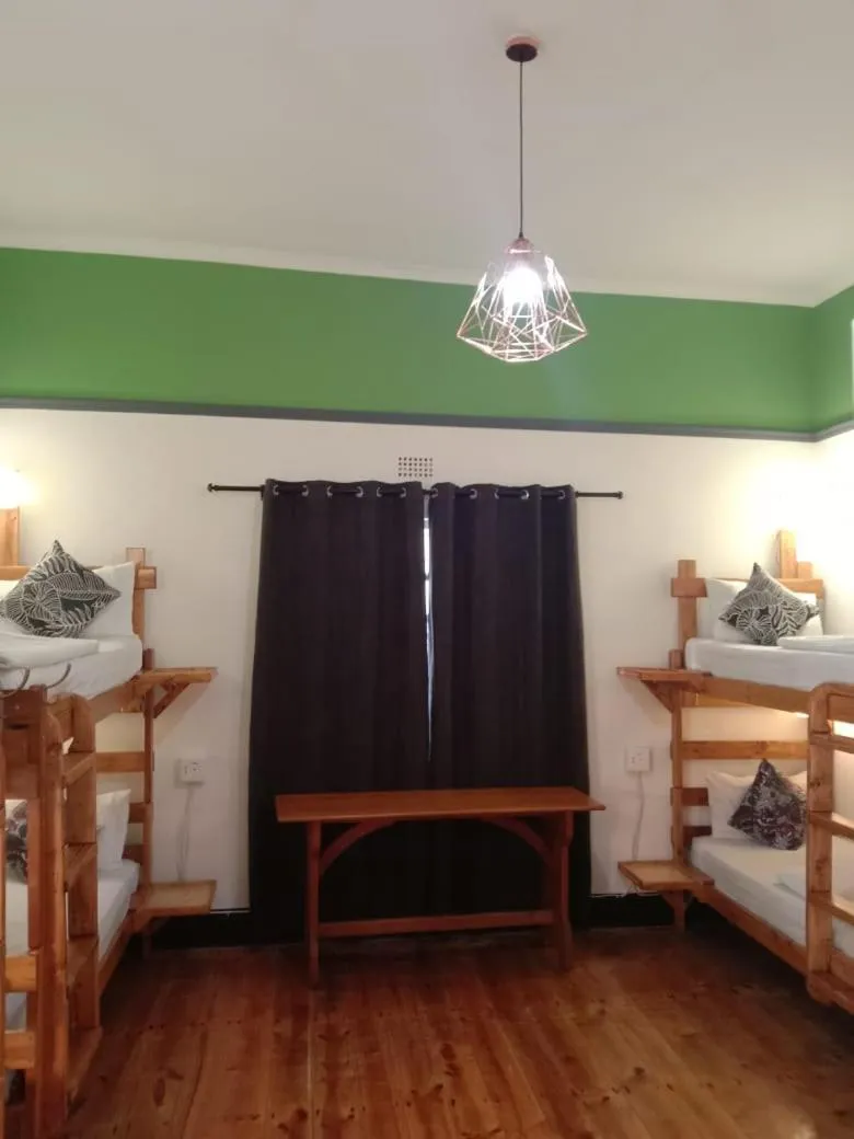 Photo of the whole room, Bed in Zebra Crossing Backpacker