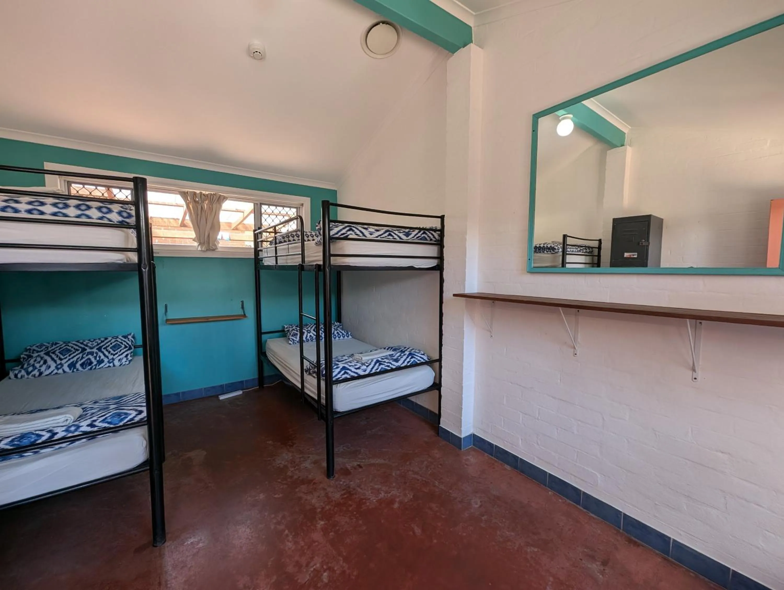 Photo of the whole room, Bed in Ozzie Pozzie Backpackers