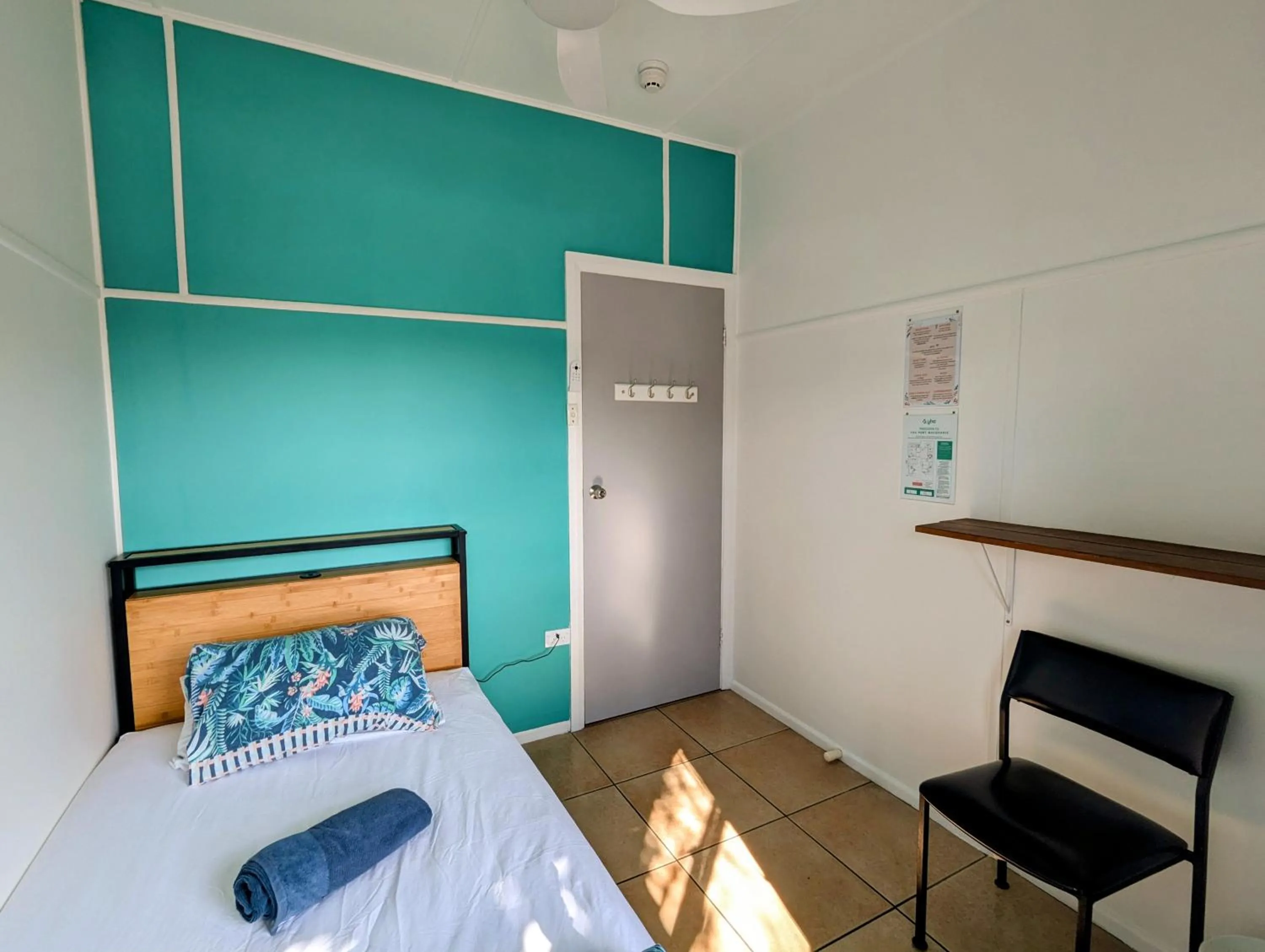 Photo of the whole room, Bed in Ozzie Pozzie Backpackers