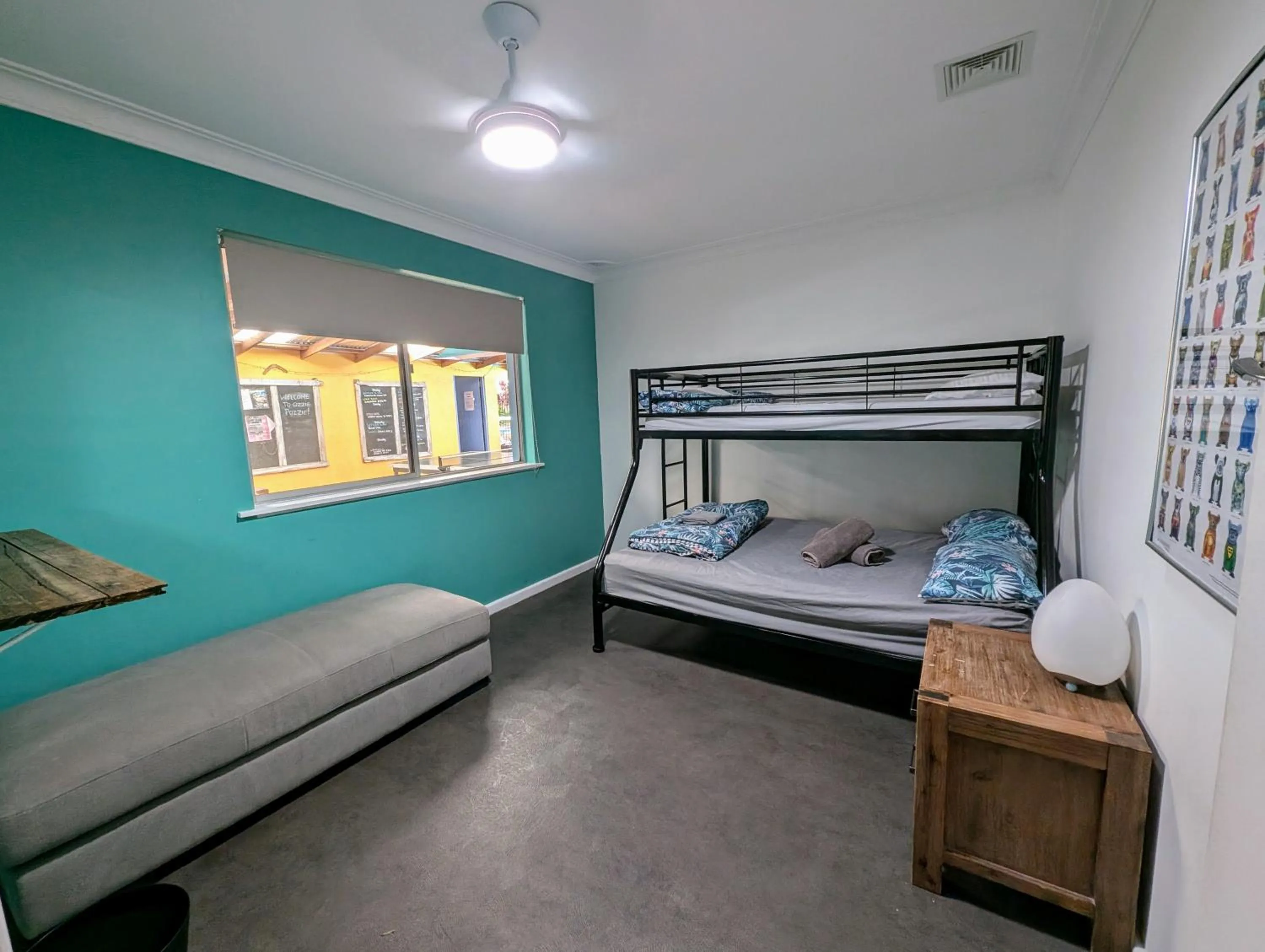 Photo of the whole room, Bed in Ozzie Pozzie Backpackers
