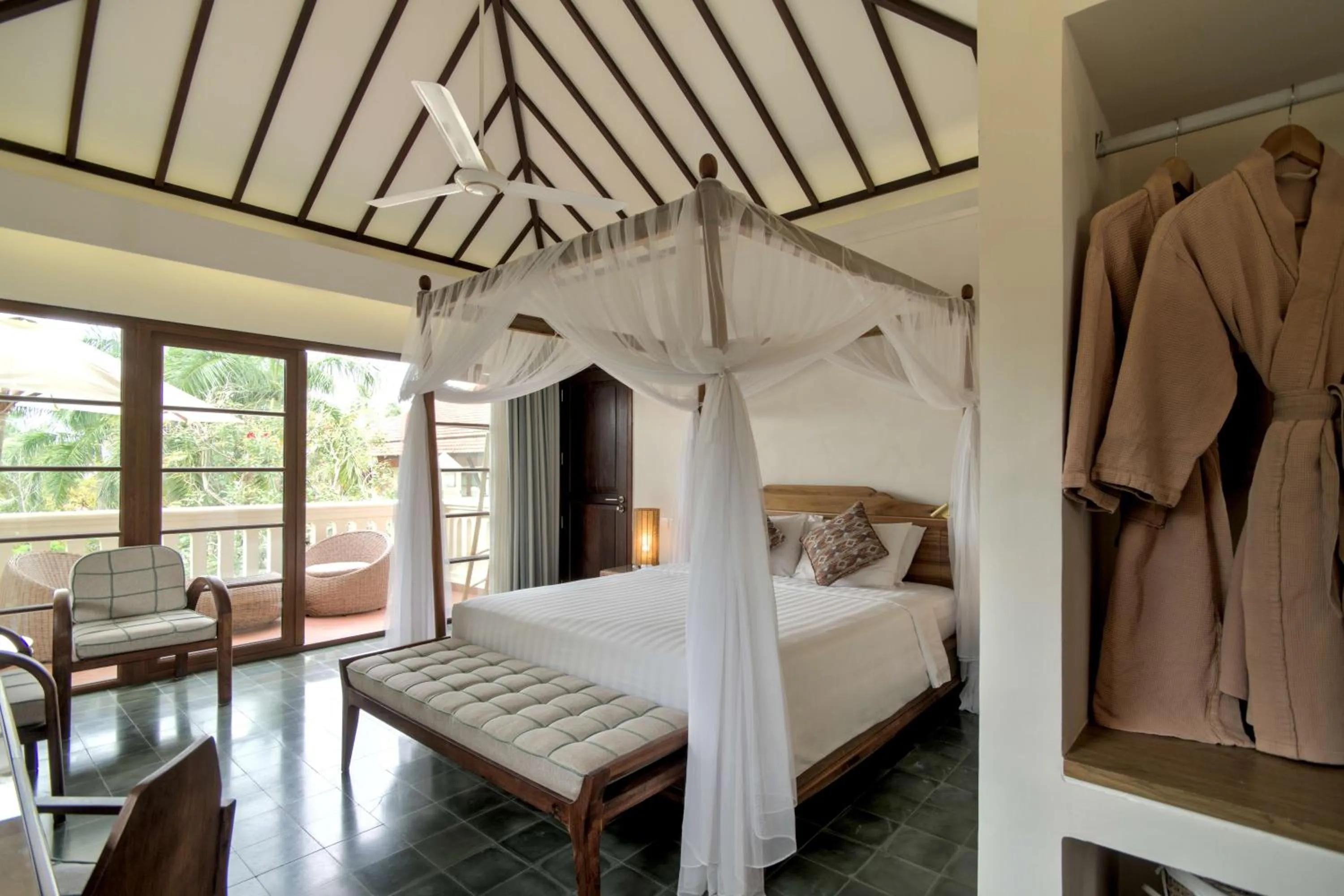 Bed in Cassia Cottage Resort and Spa