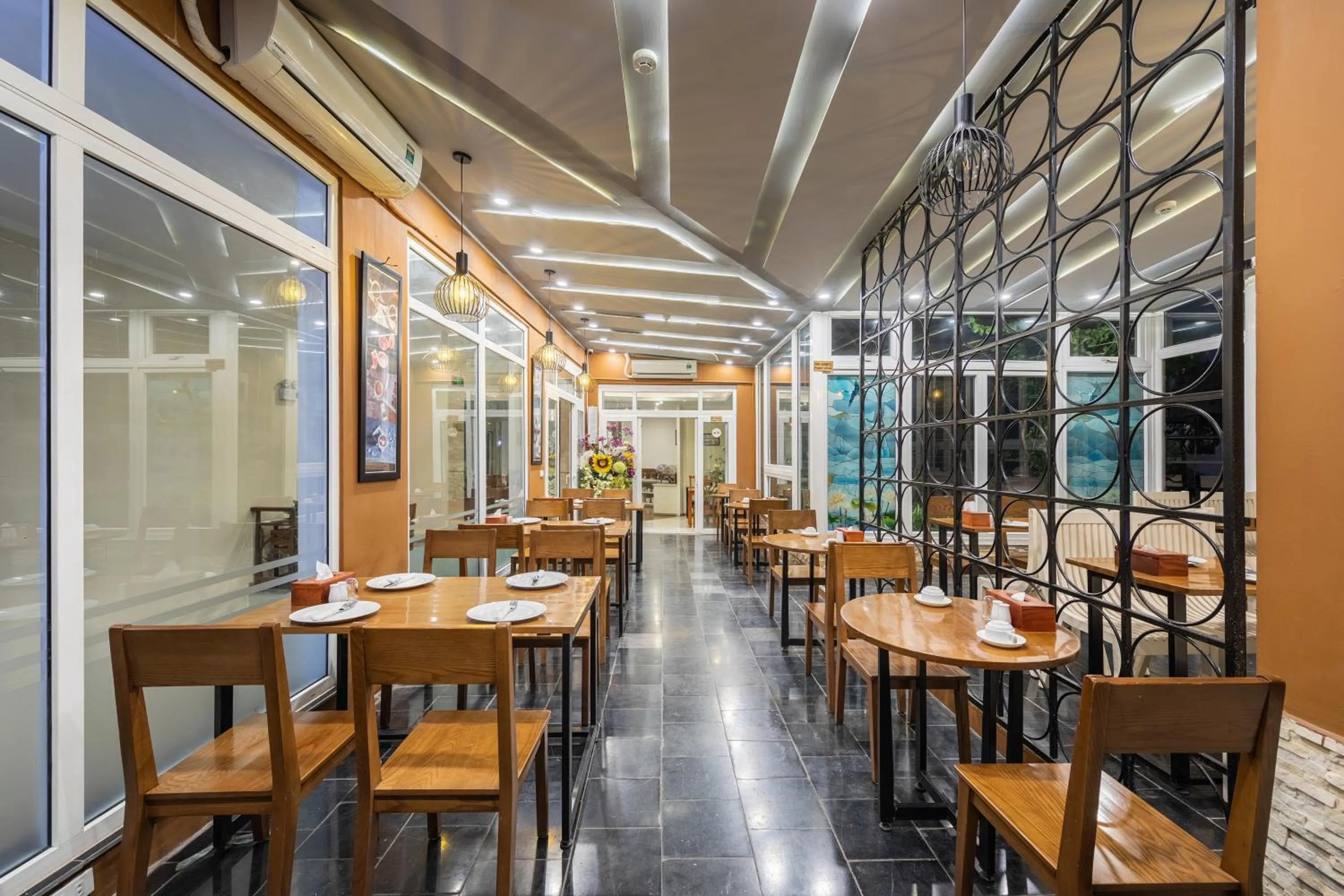 Restaurant/places to eat in A25 Hotel - 23 Quán Thánh